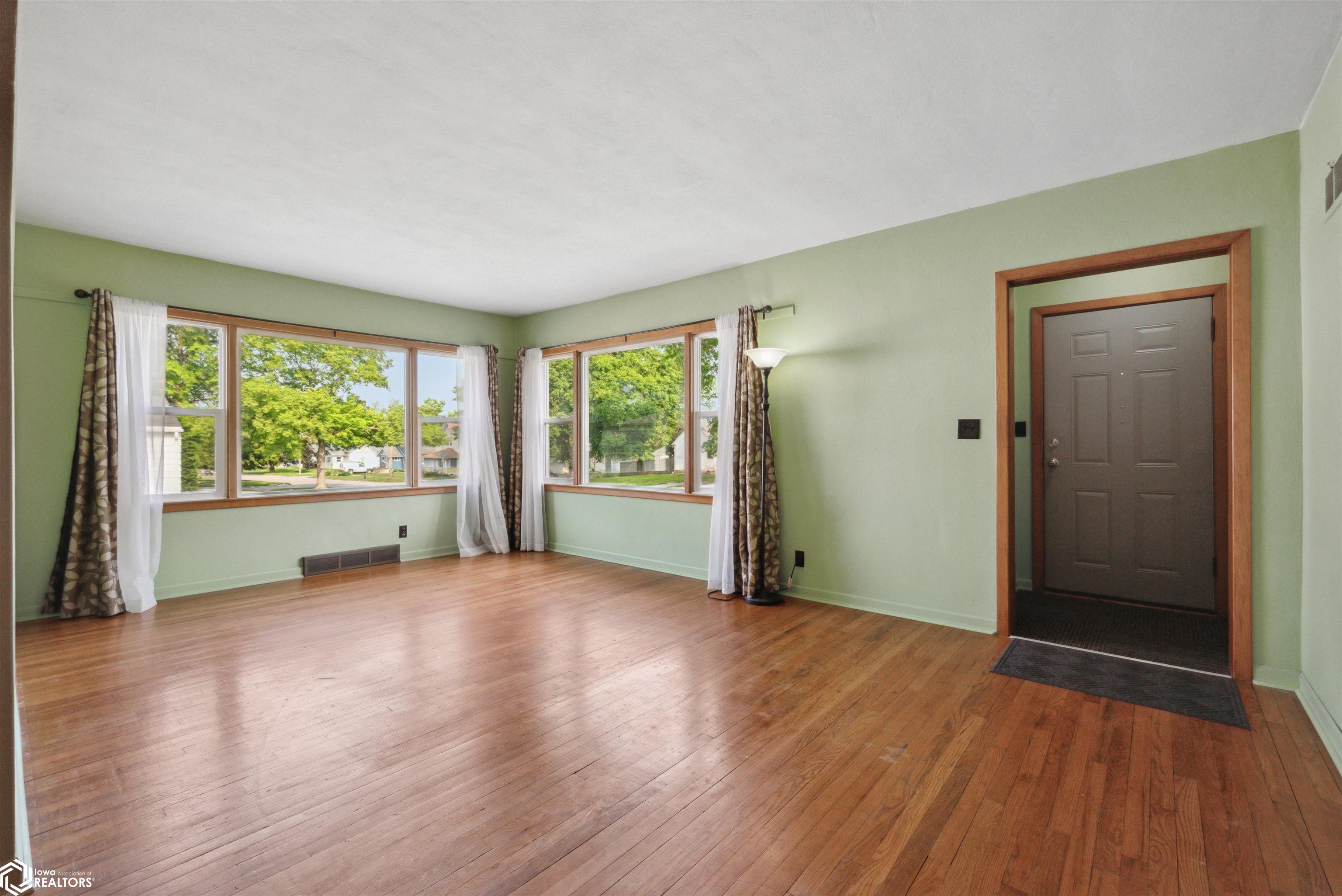 805 E Anson Street, Marshalltown, Iowa image 3