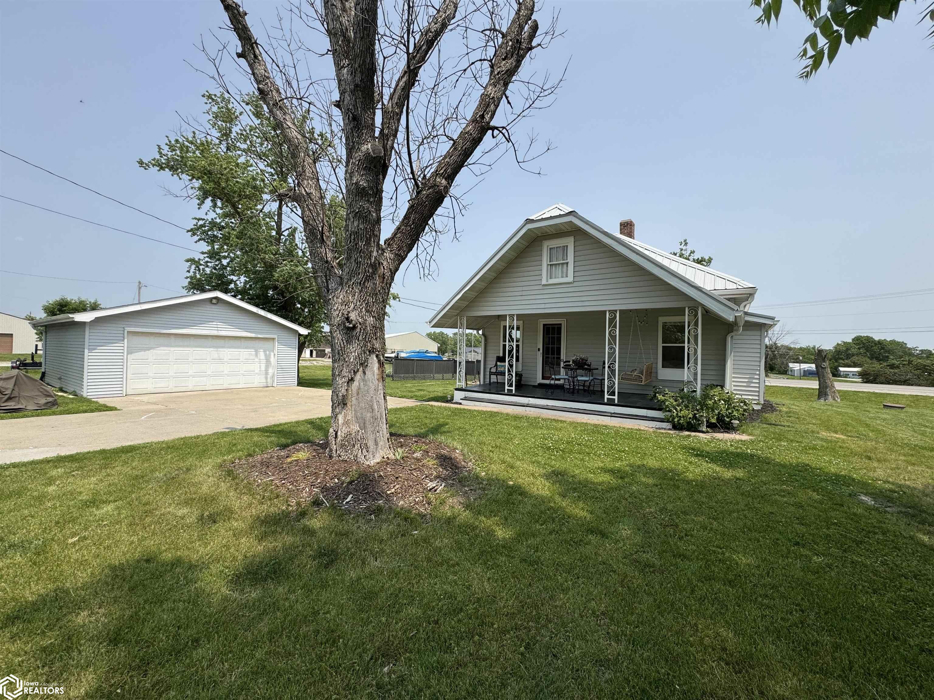 1121 N 18th Street, Centerville, Iowa image 1