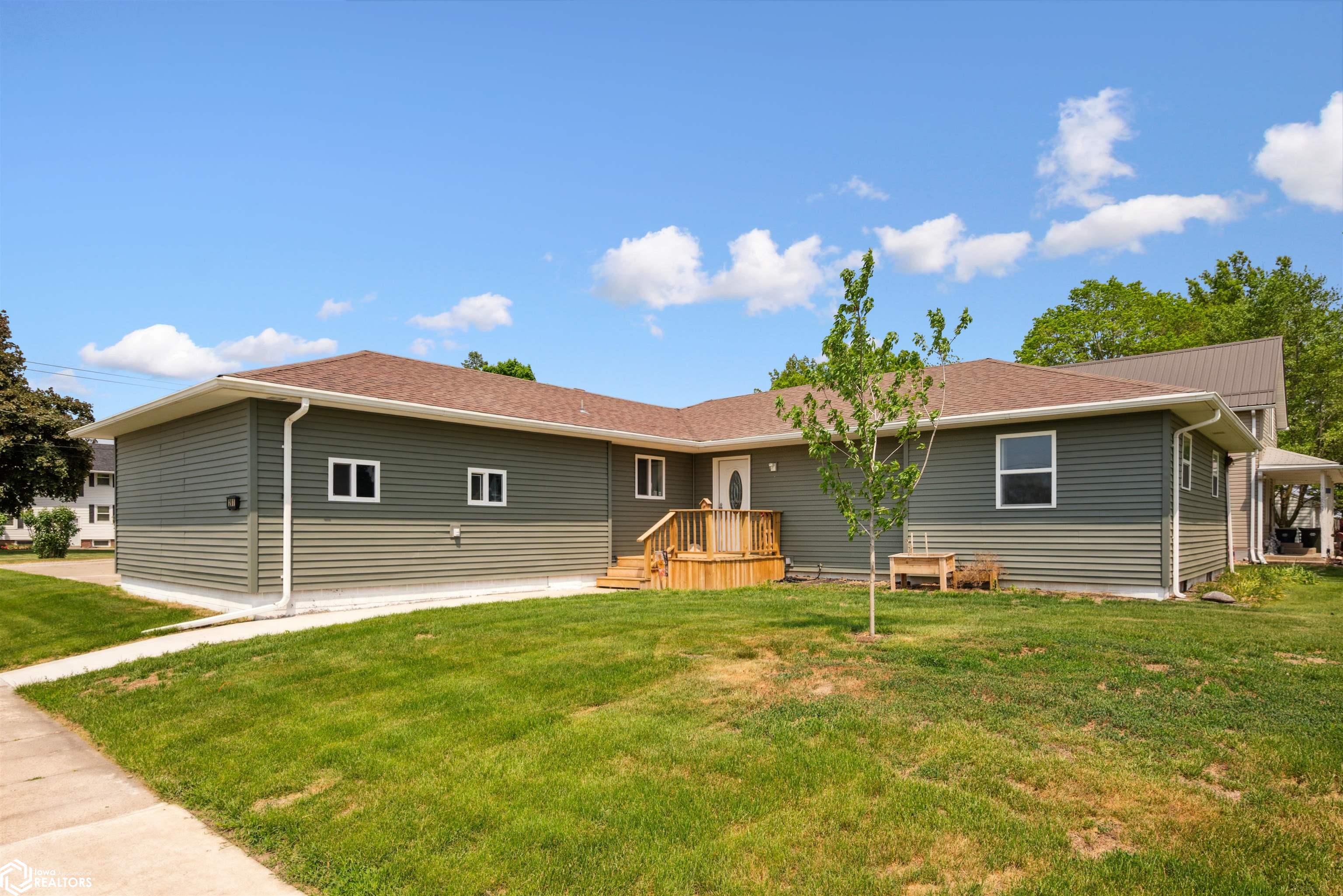 201 N 9th Street, Montezuma, Iowa image 1