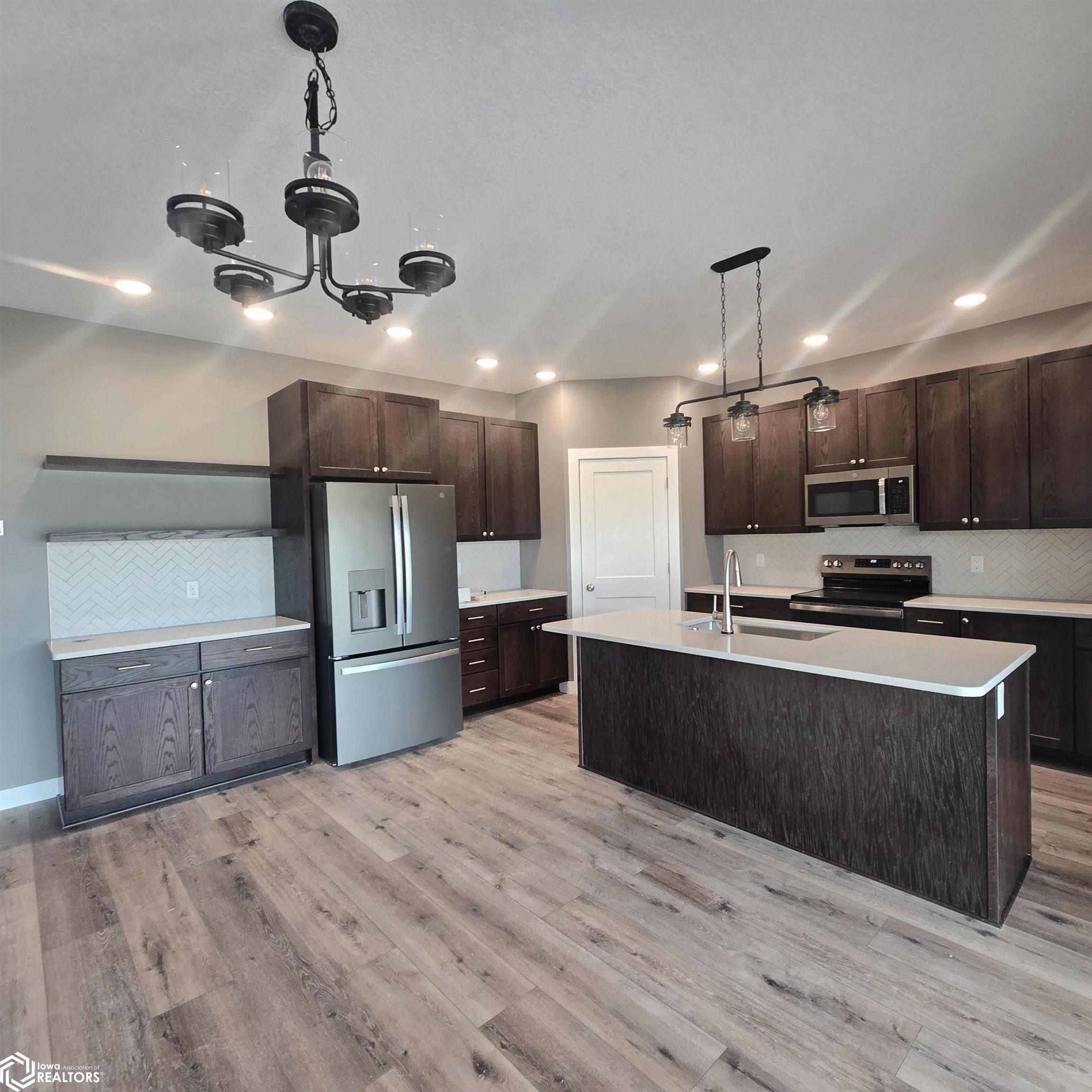 505 18th Avenue, Oskaloosa, Iowa image 2