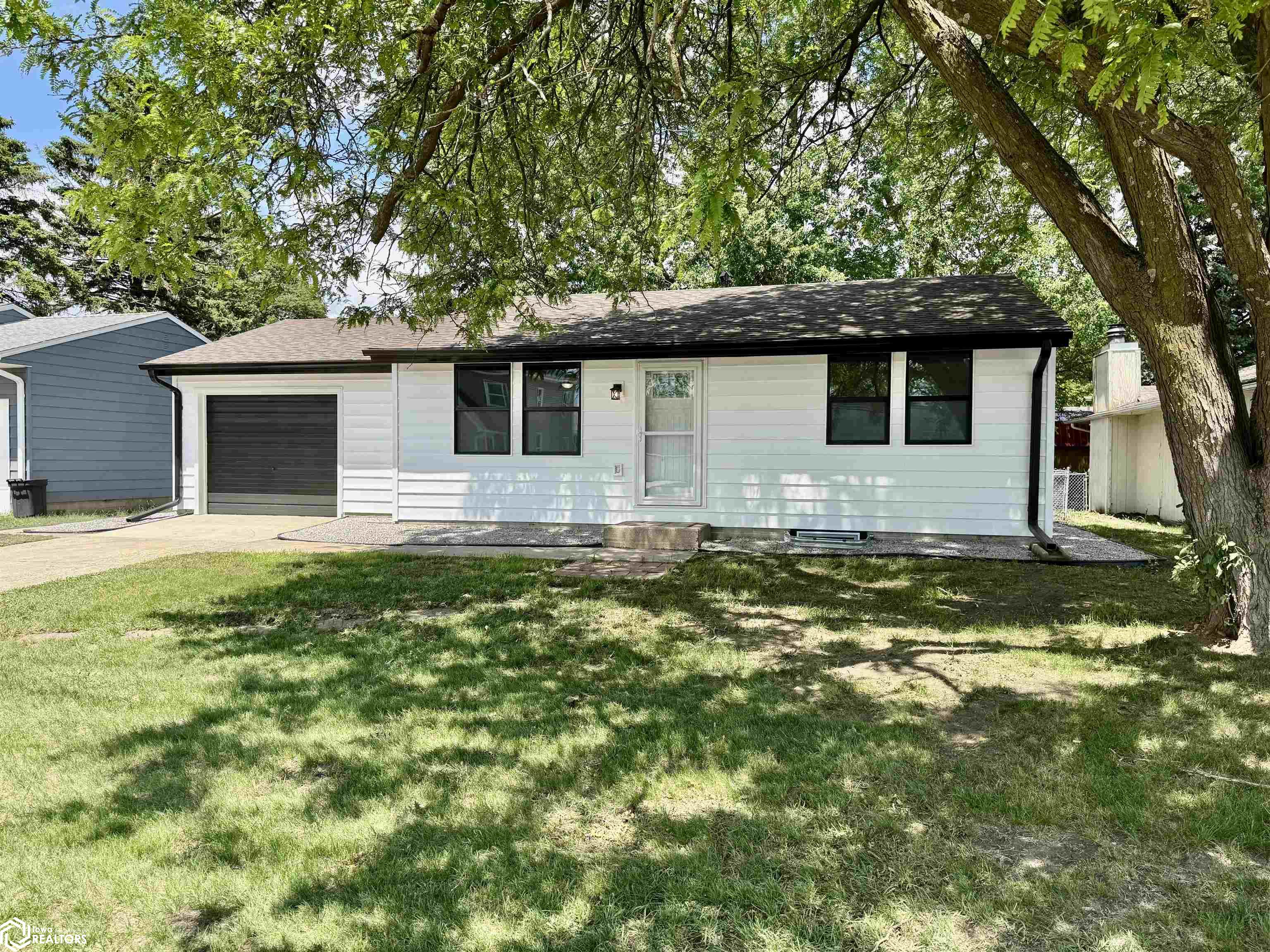 424 23rd St, Mason City, Iowa image 3