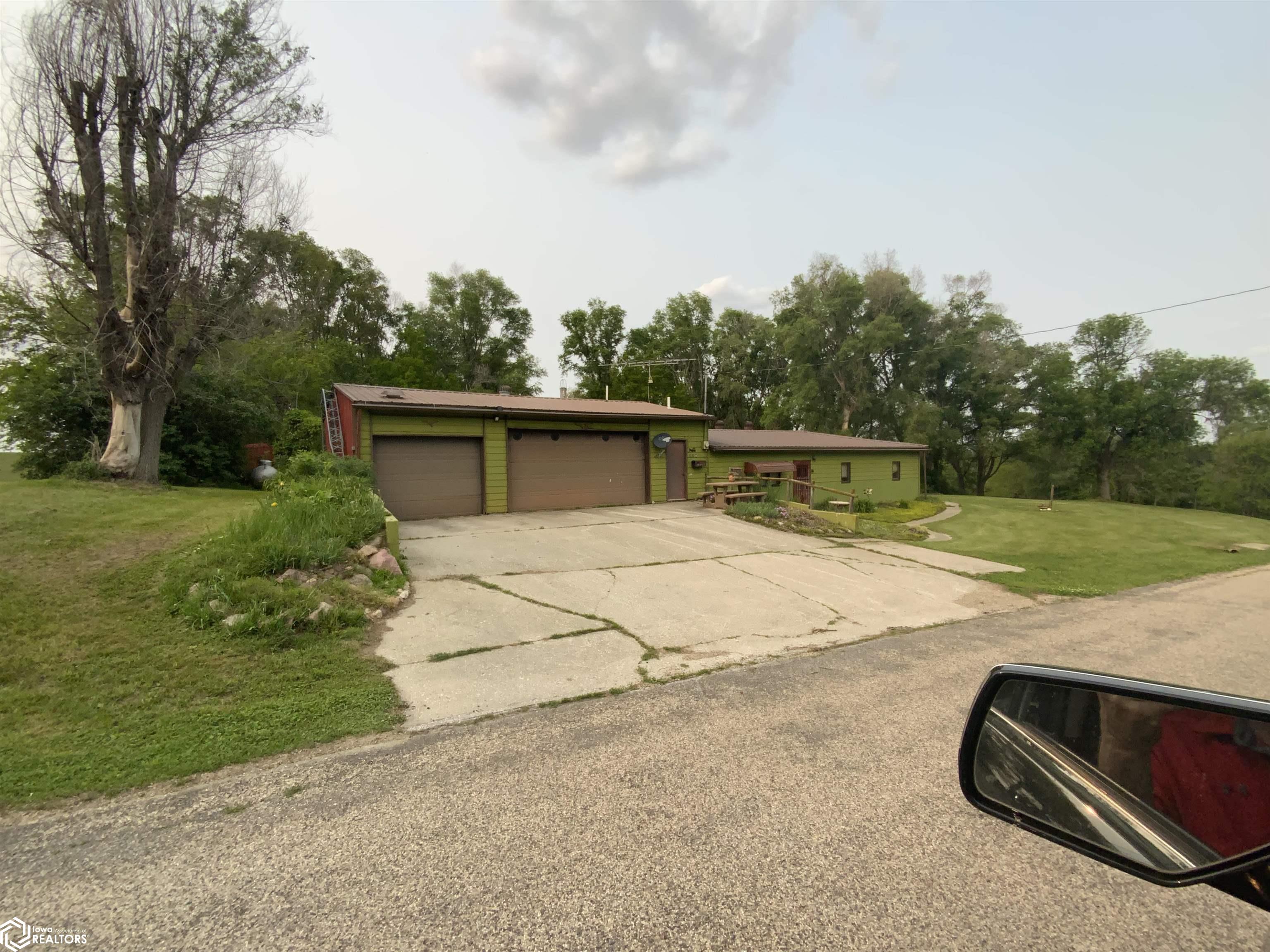 324 Nassau Street, Deloit, Iowa image 1