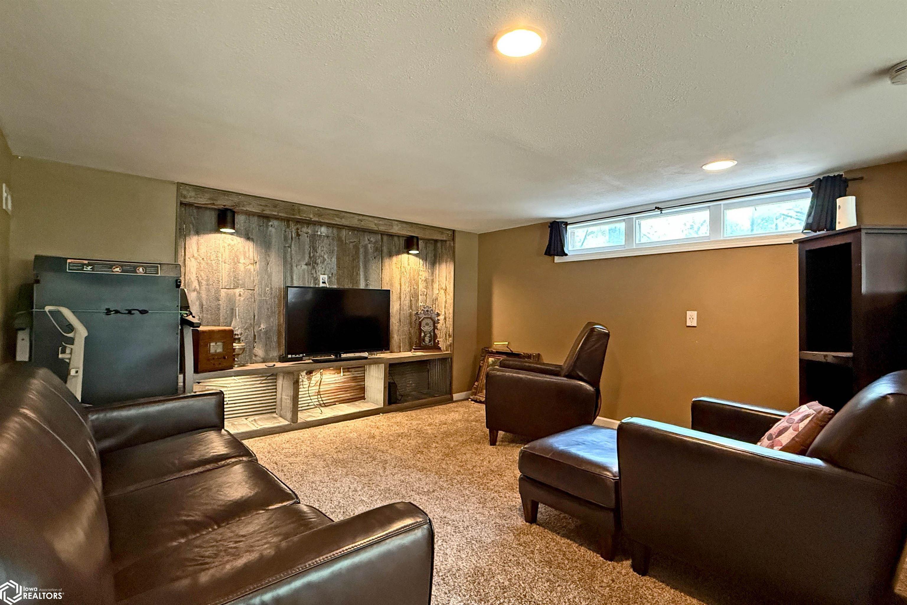 636 2nd Street, Mason City, Iowa image 25
