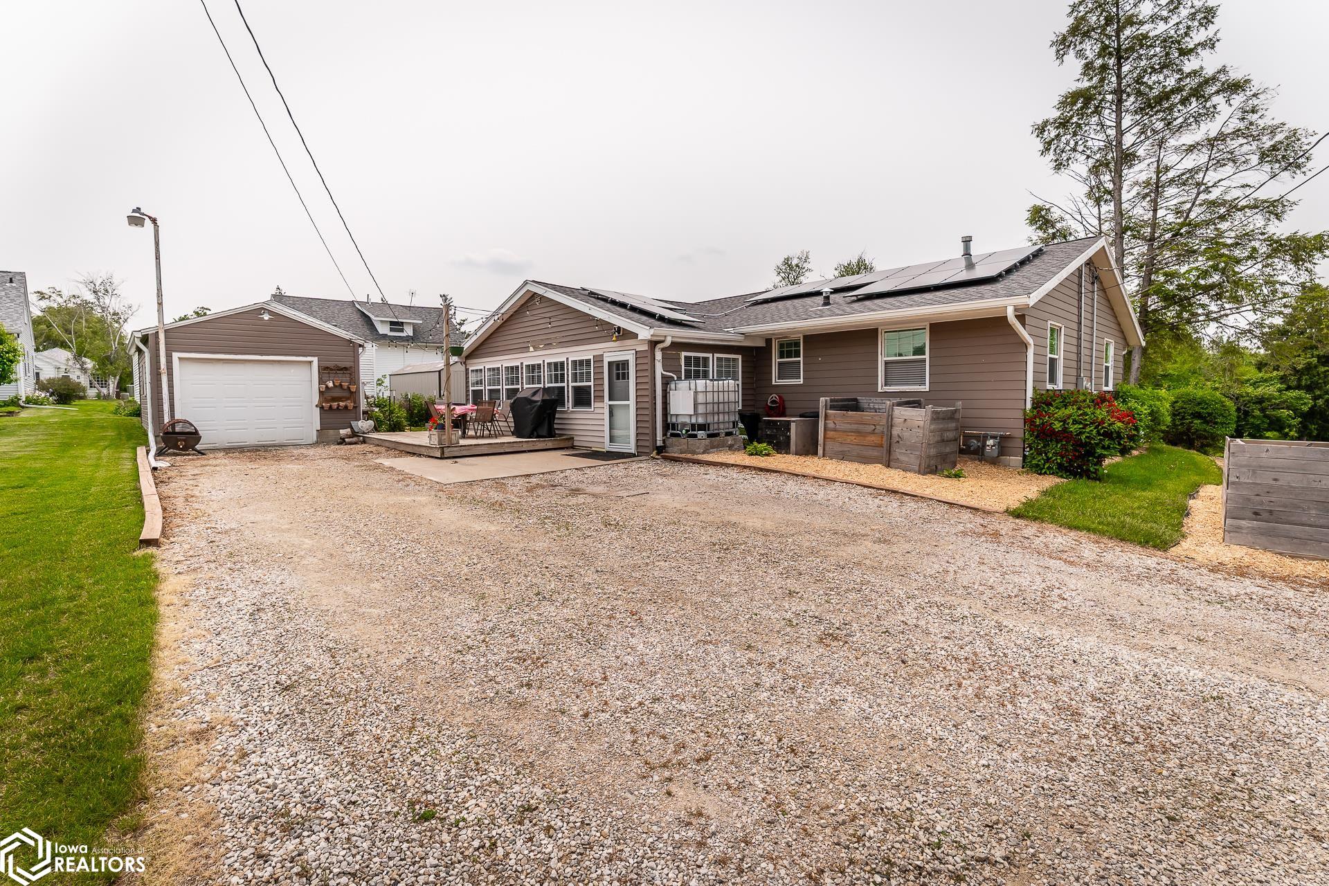 8 S 14th Street, Marshalltown, Iowa image 2