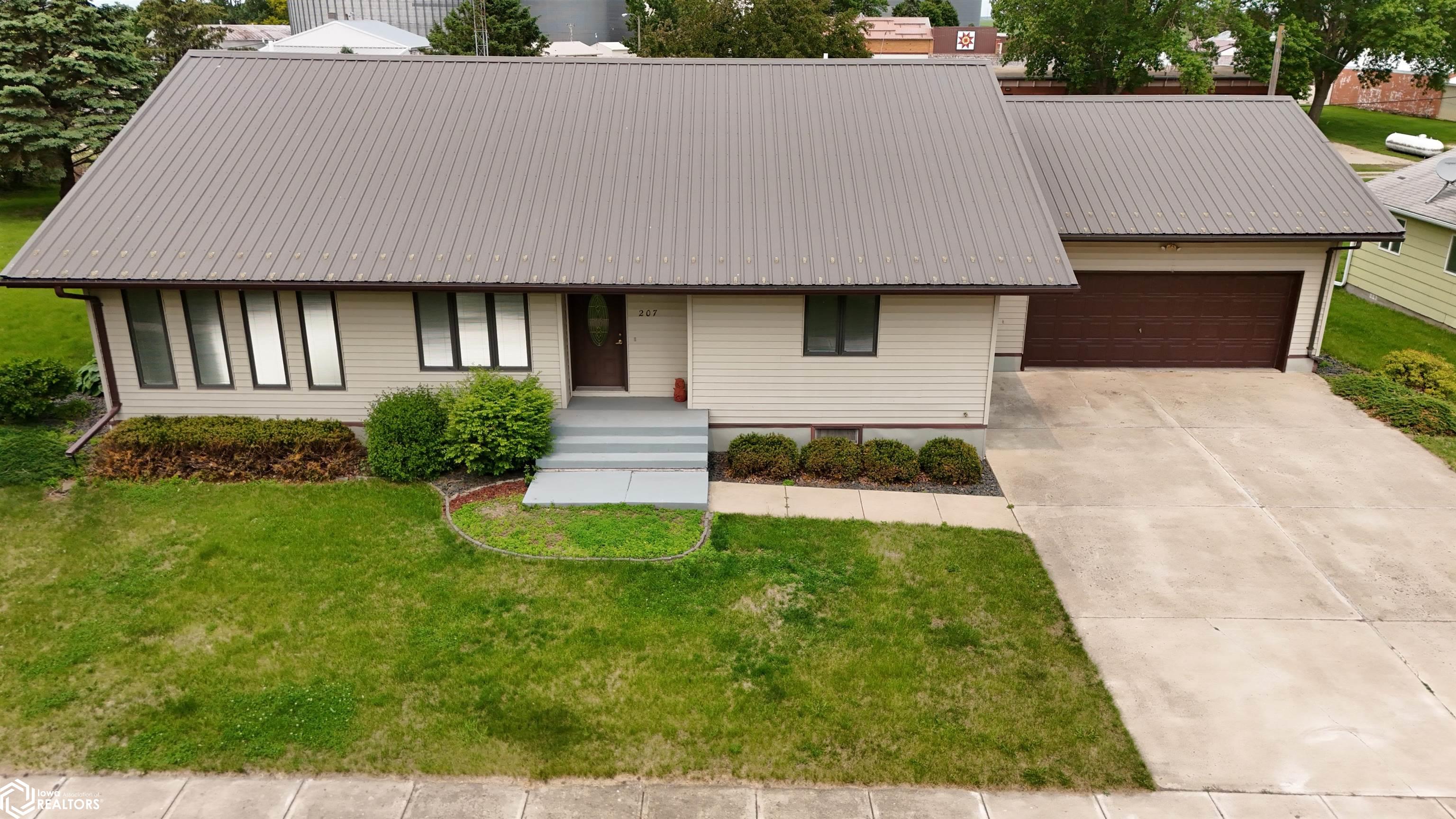 207 Blaine Street, Ledyard, Iowa image 3
