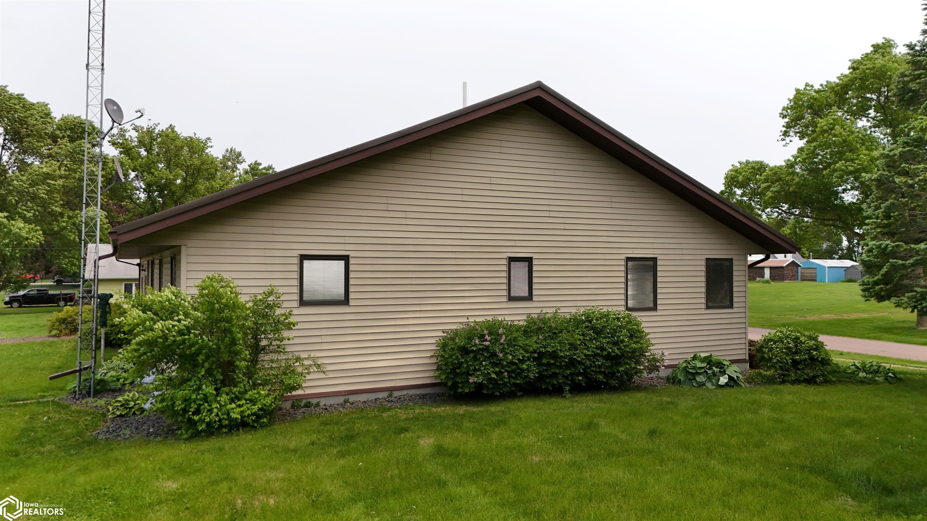 207 Blaine Street, Ledyard, Iowa image 6