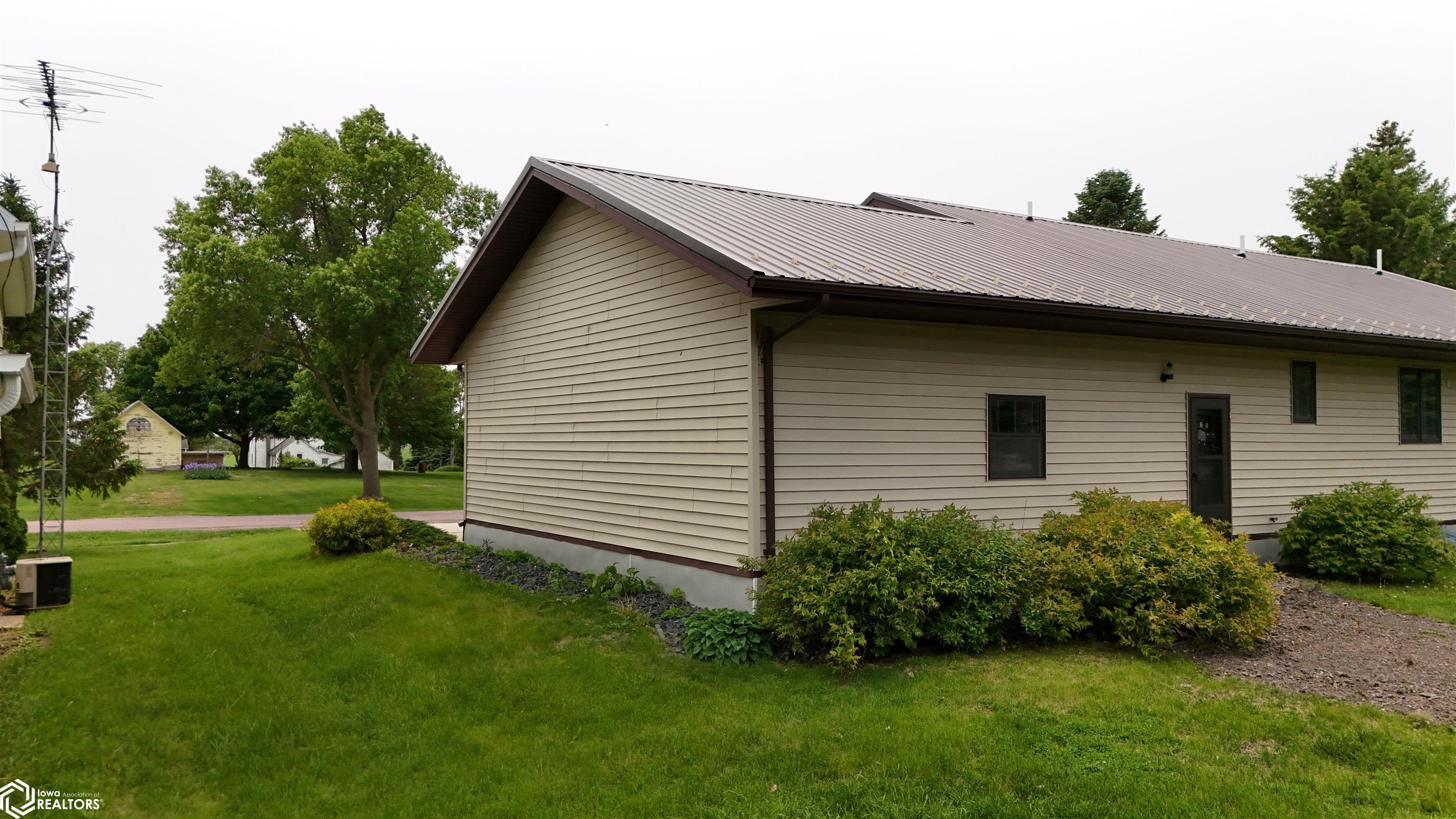 207 Blaine Street, Ledyard, Iowa image 8