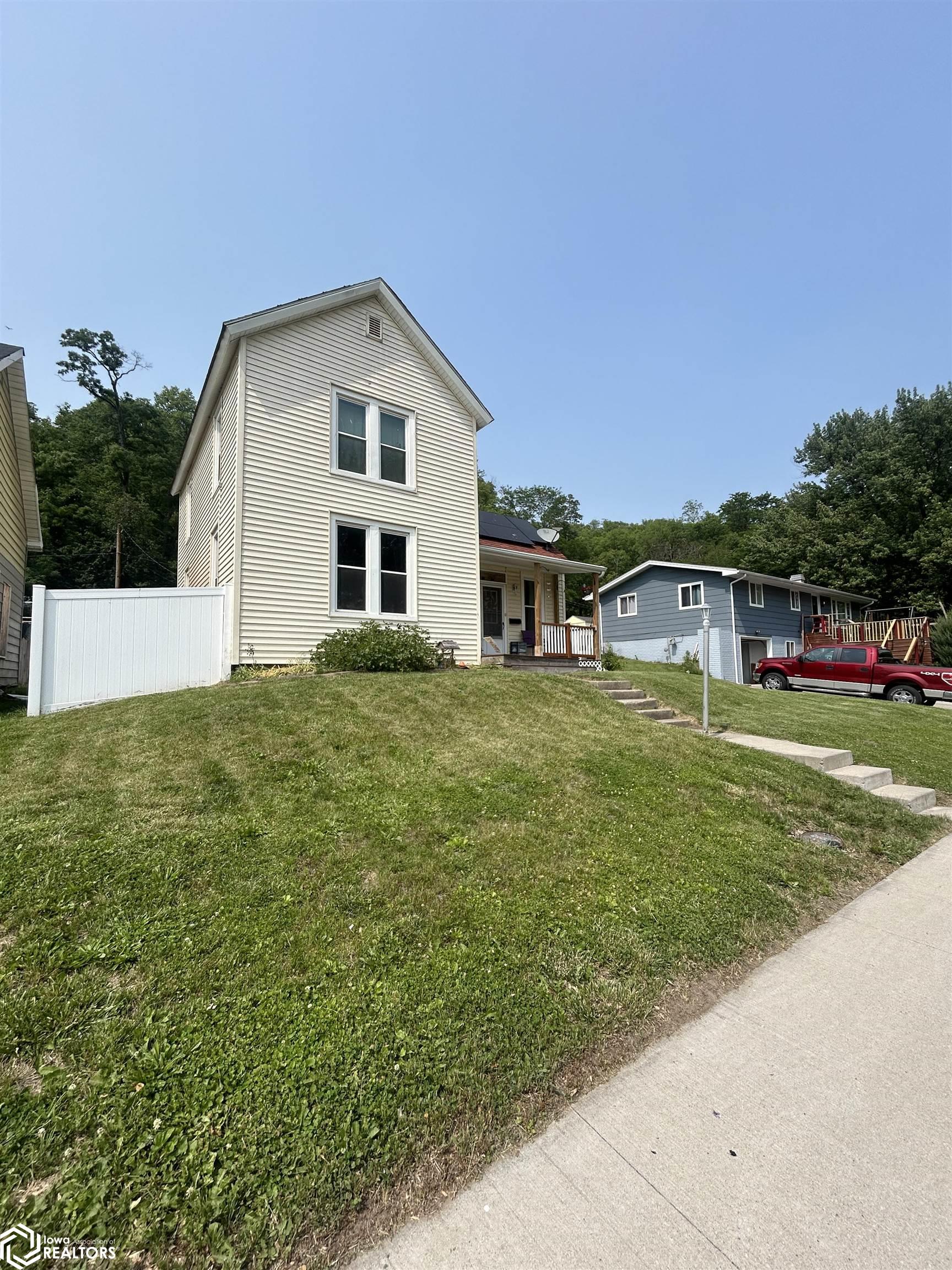 1515 Avenue B, Fort Madison, Iowa image 2