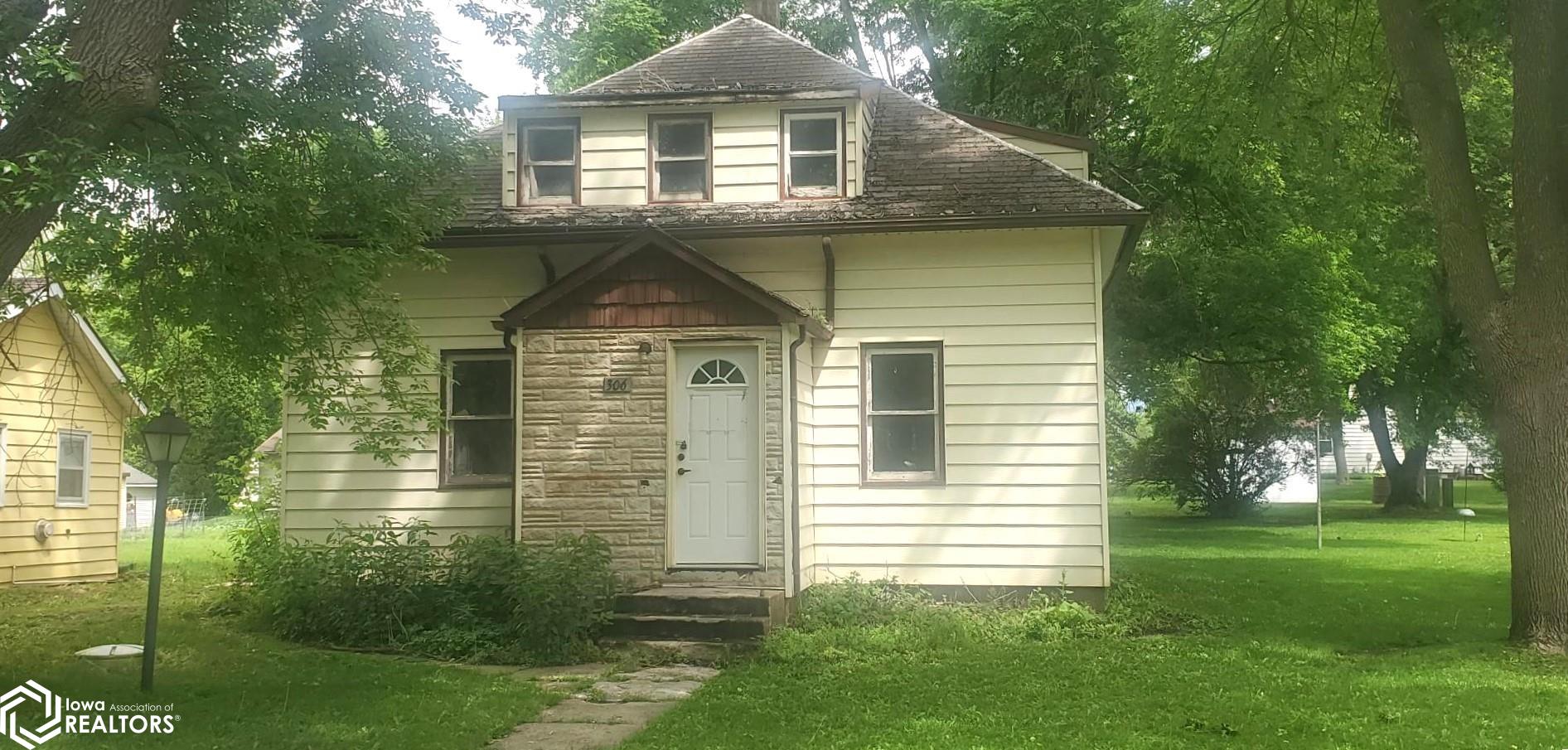 306 Maple Street, Fenton, Iowa image 1