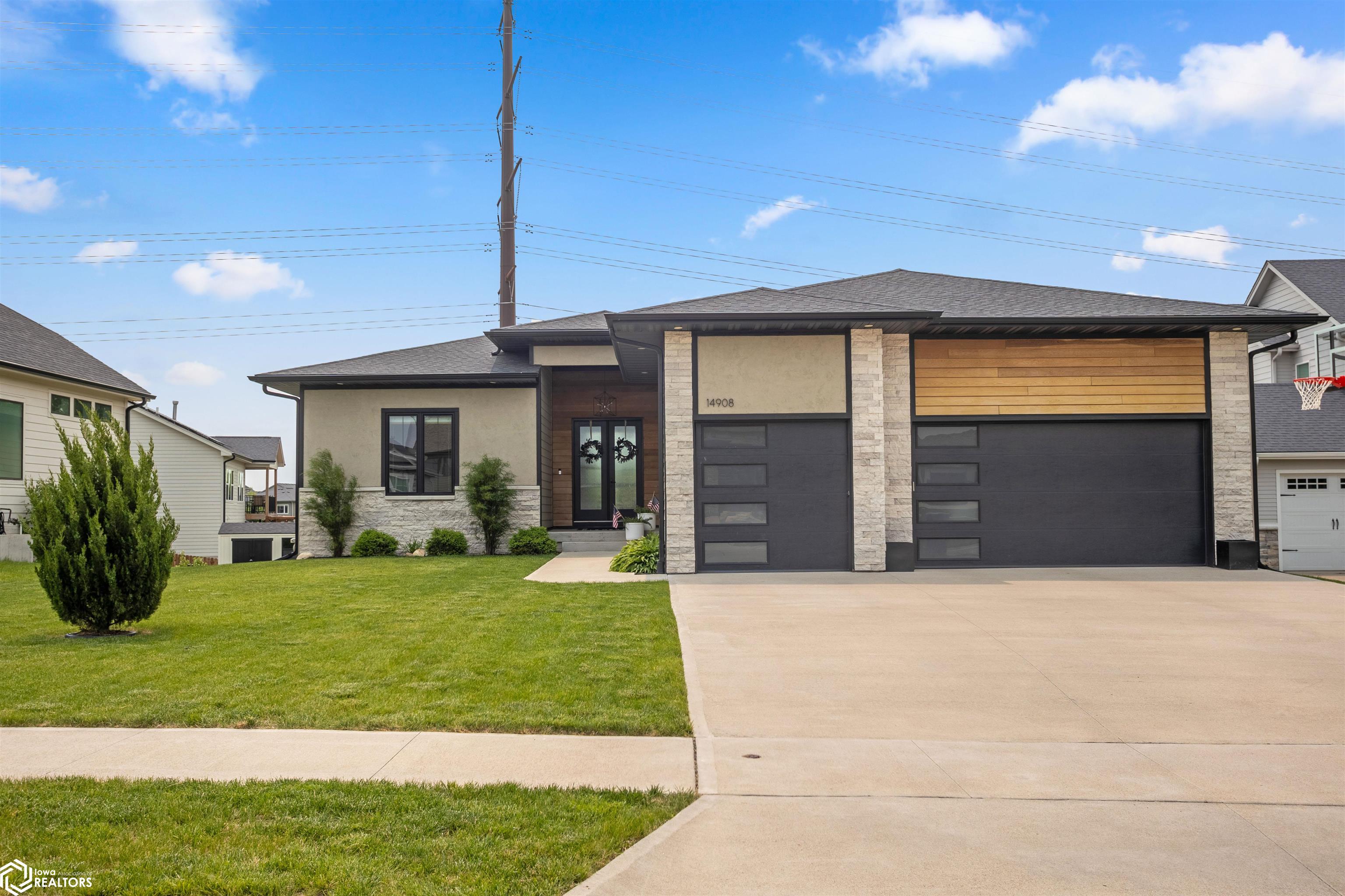 14908 Ironwood Circle, Urbandale, Iowa image 1