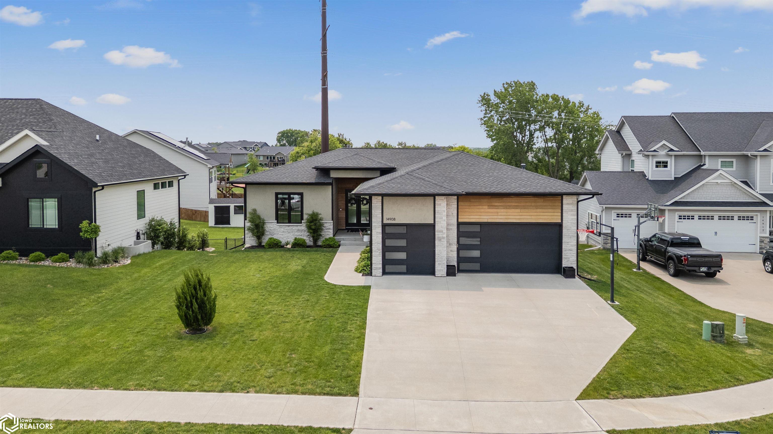 14908 Ironwood Circle, Urbandale, Iowa image 2