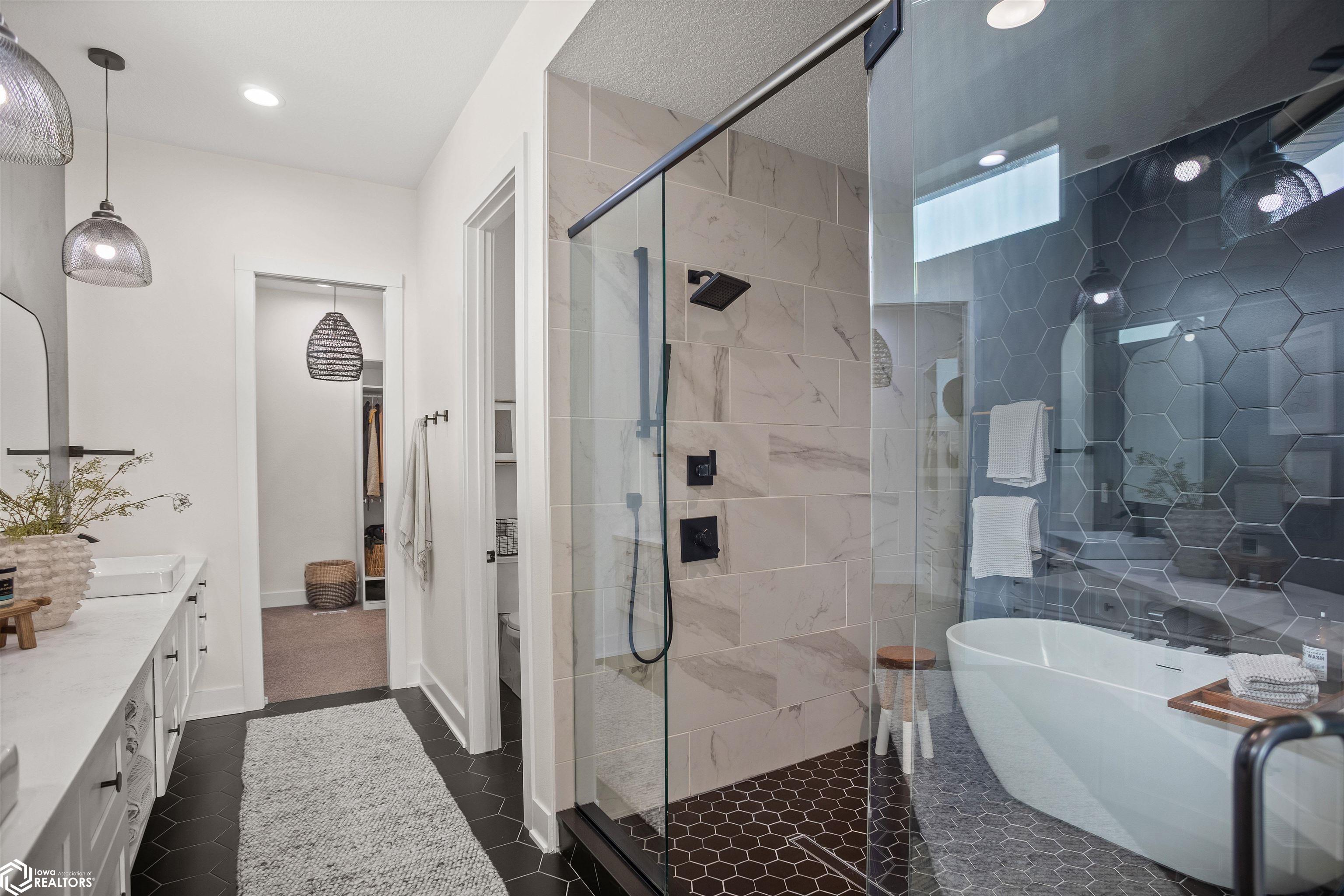 14908 Ironwood Circle, Urbandale, Iowa image 13