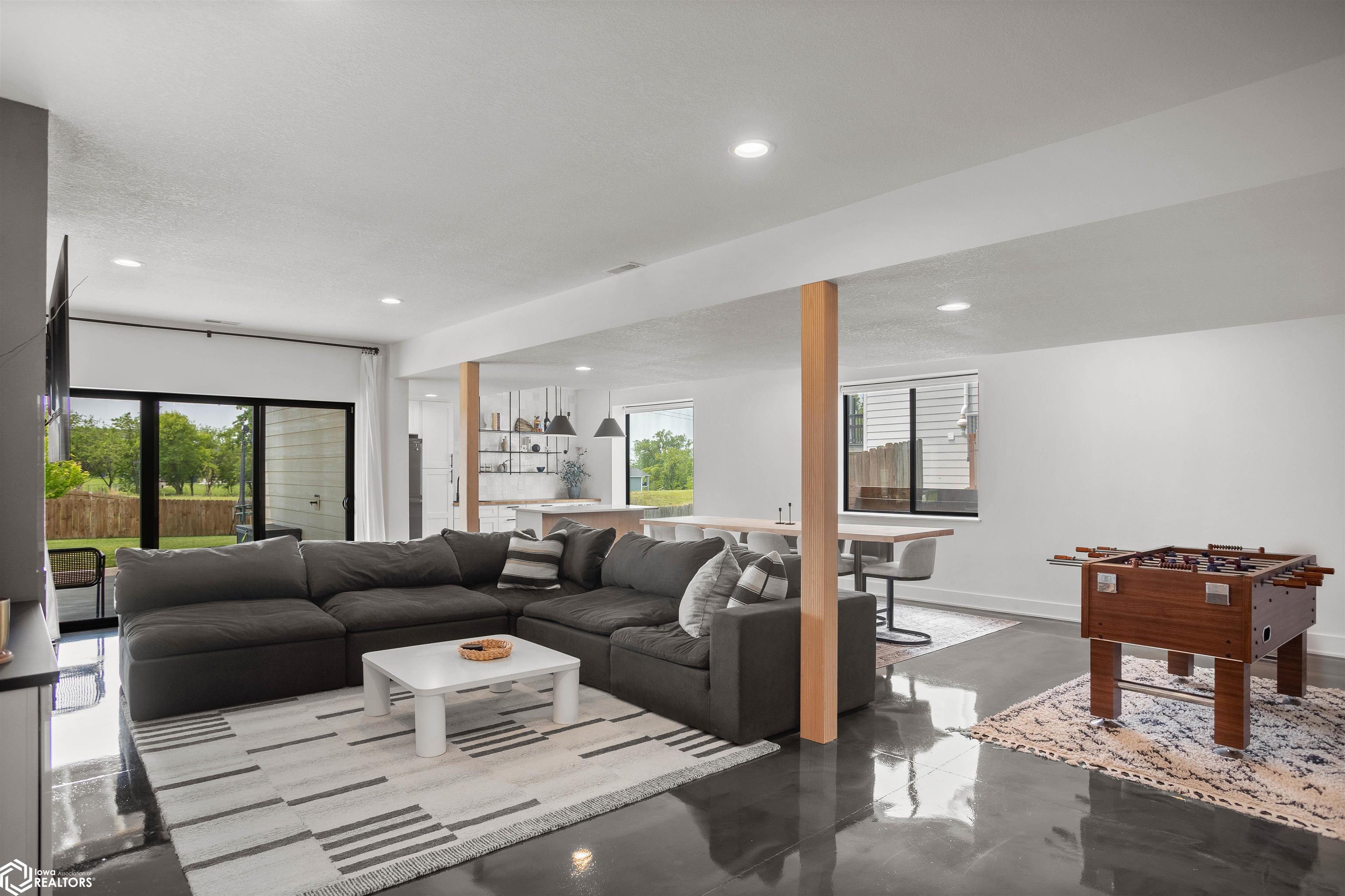 14908 Ironwood Circle, Urbandale, Iowa image 23