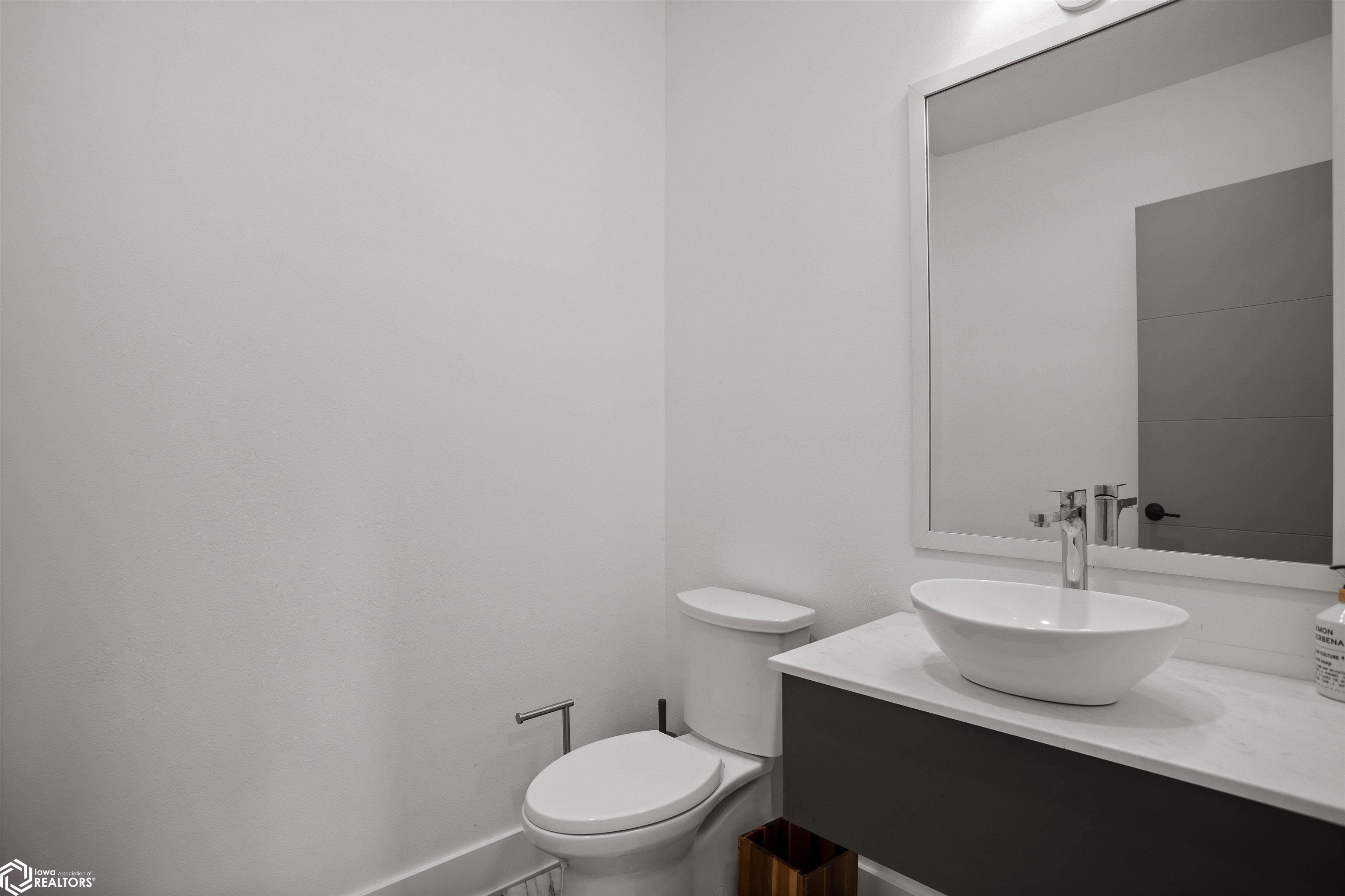 14908 Ironwood Circle, Urbandale, Iowa image 30