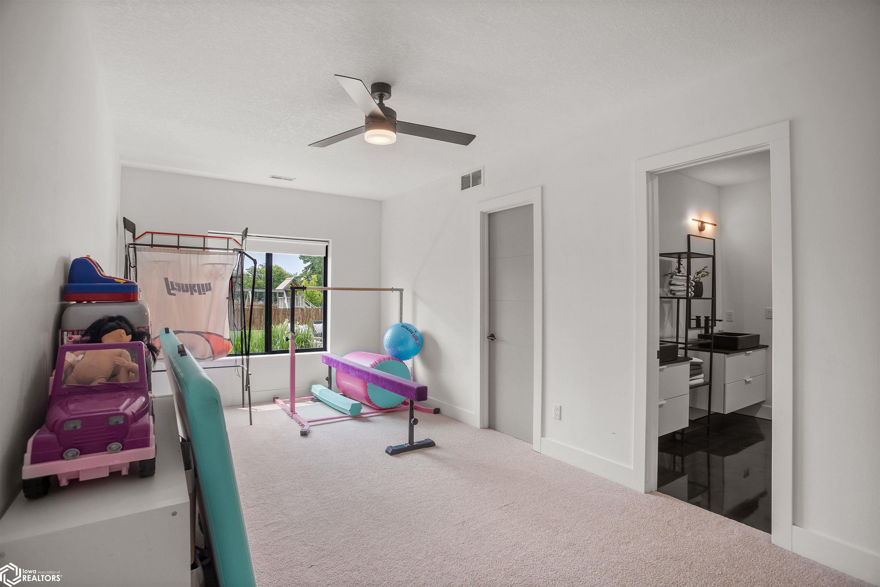 14908 Ironwood Circle, Urbandale, Iowa image 32