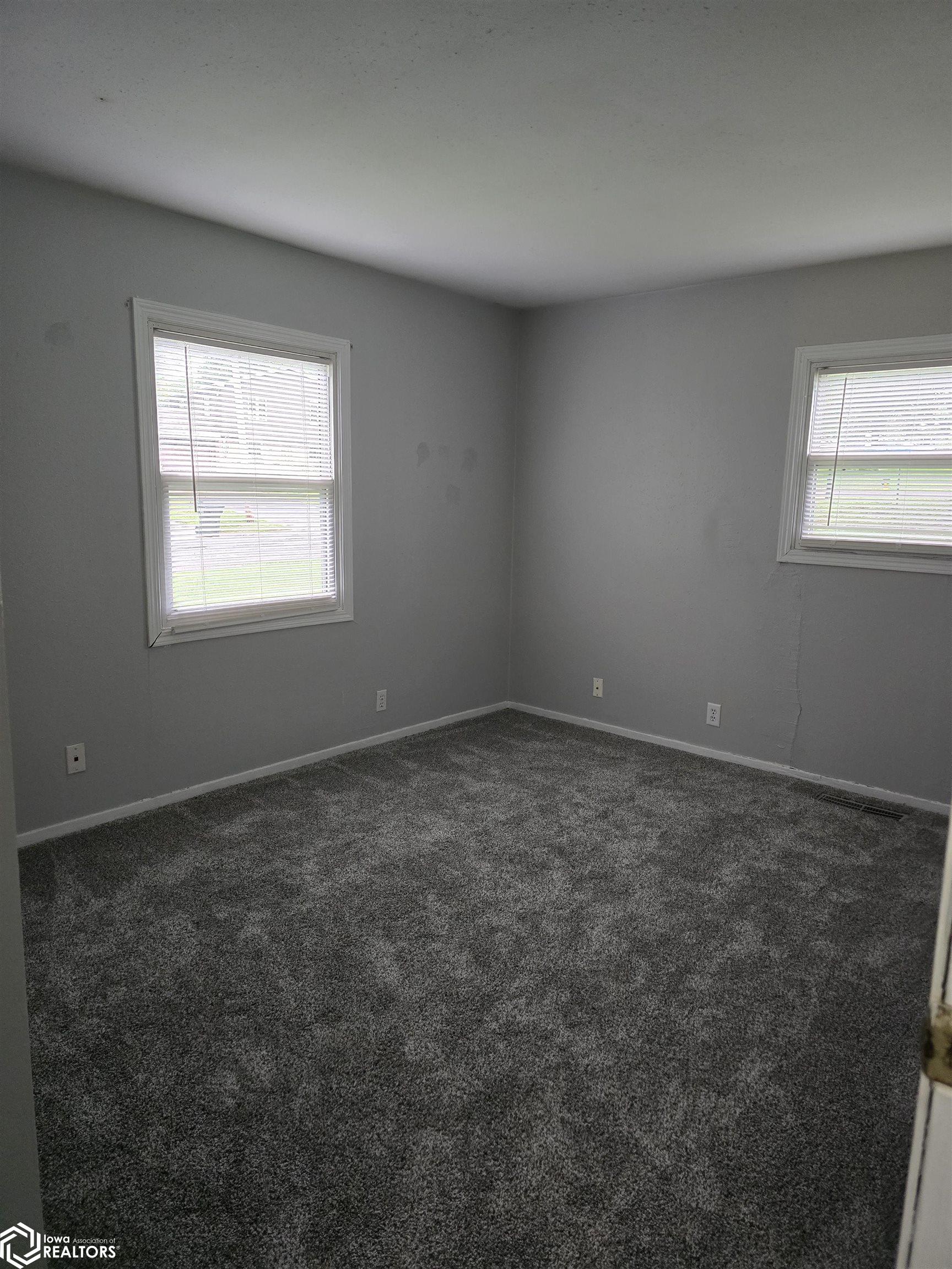 1002 Maywood Drive, Oskaloosa, Iowa image 17