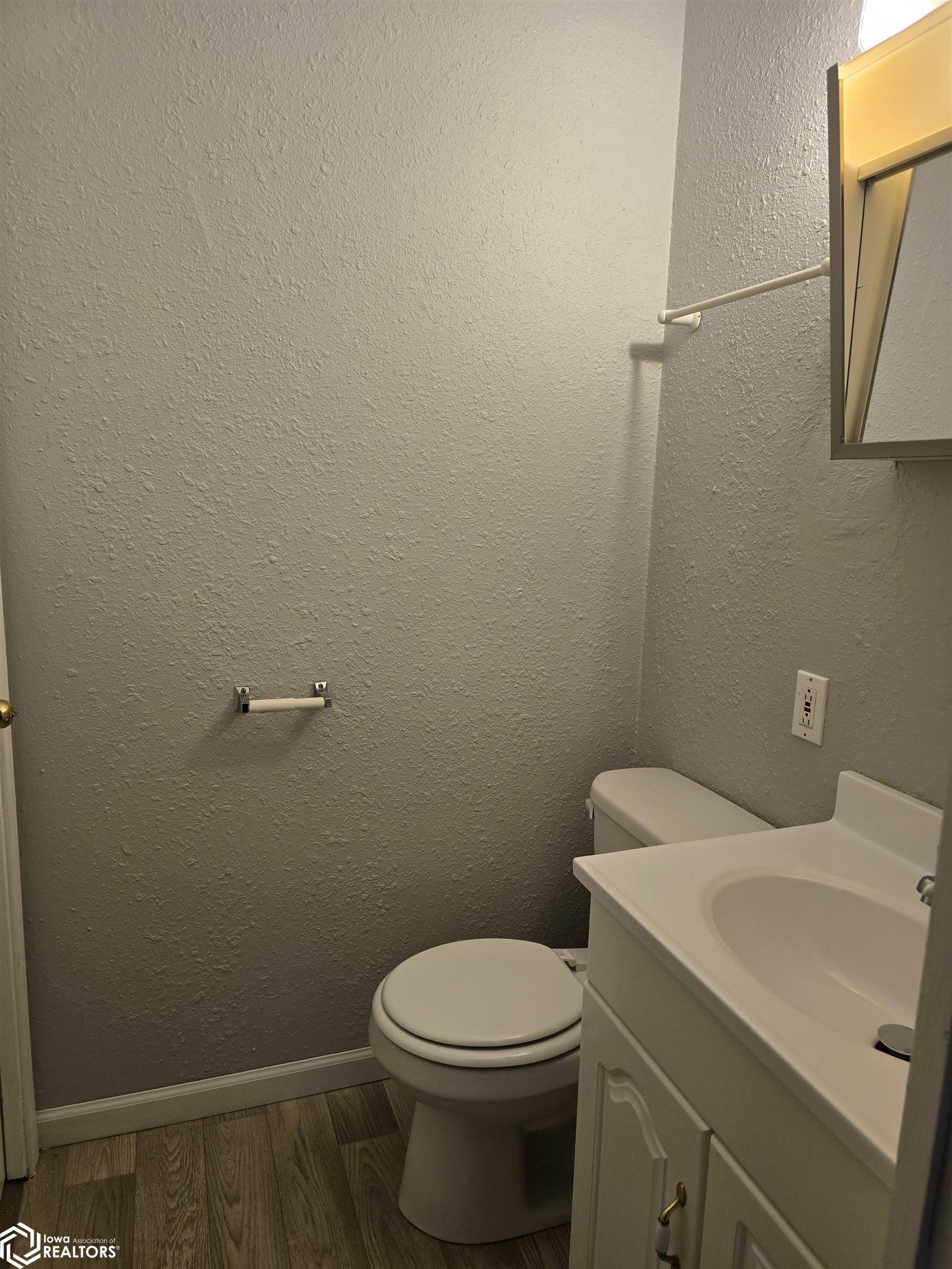 1002 Maywood Drive, Oskaloosa, Iowa image 19