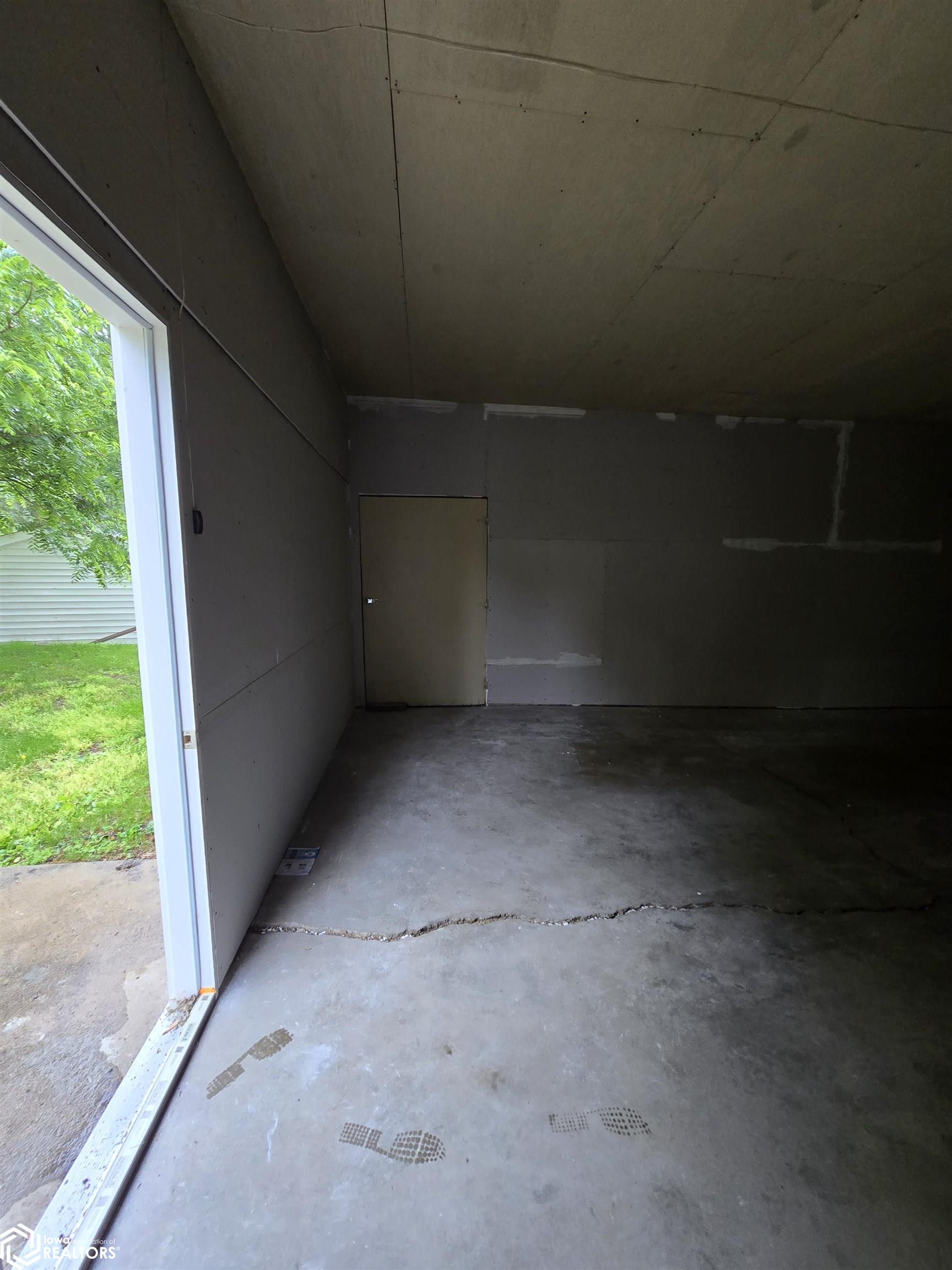 1002 Maywood Drive, Oskaloosa, Iowa image 26