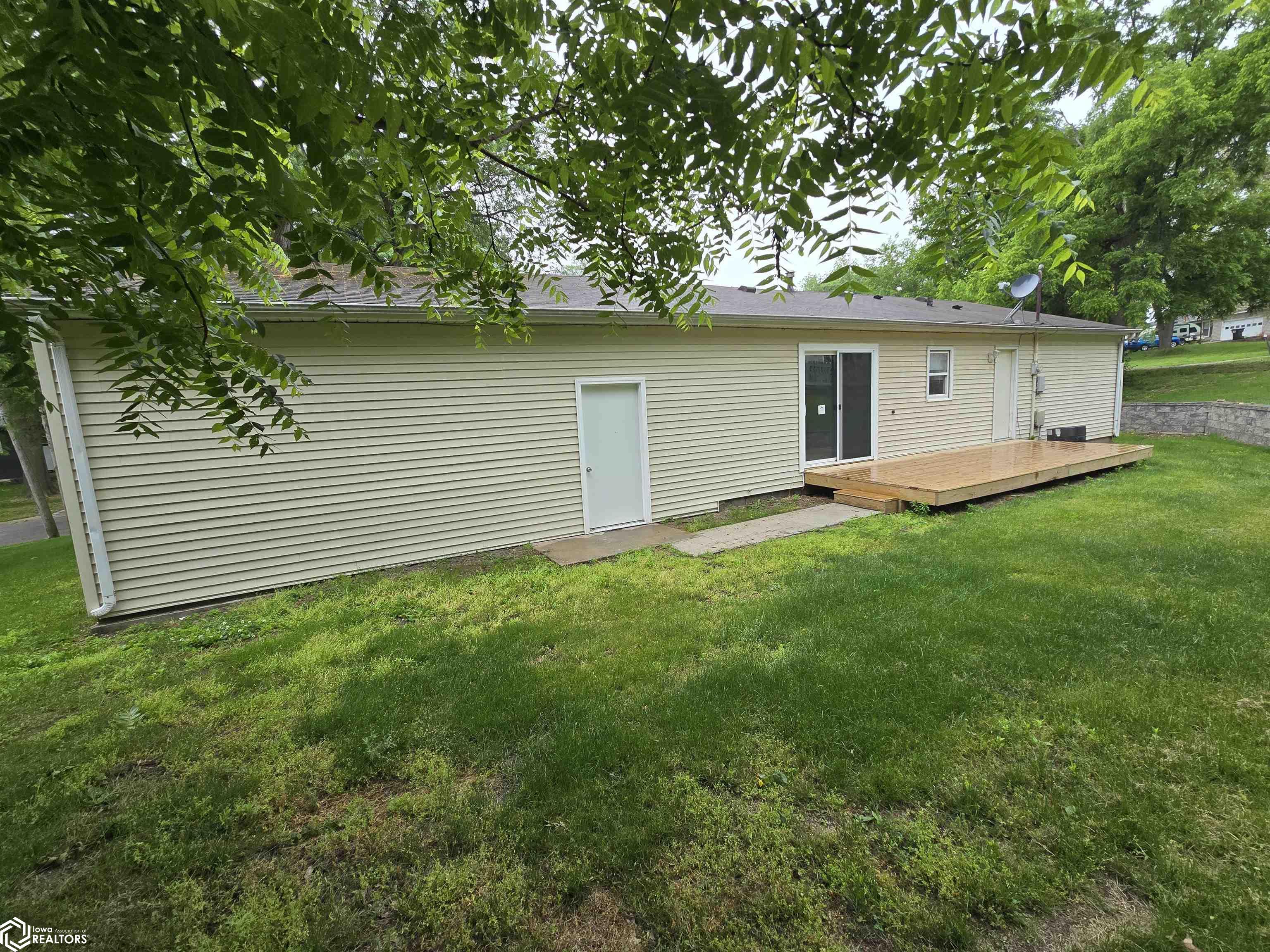 1002 Maywood Drive, Oskaloosa, Iowa image 27