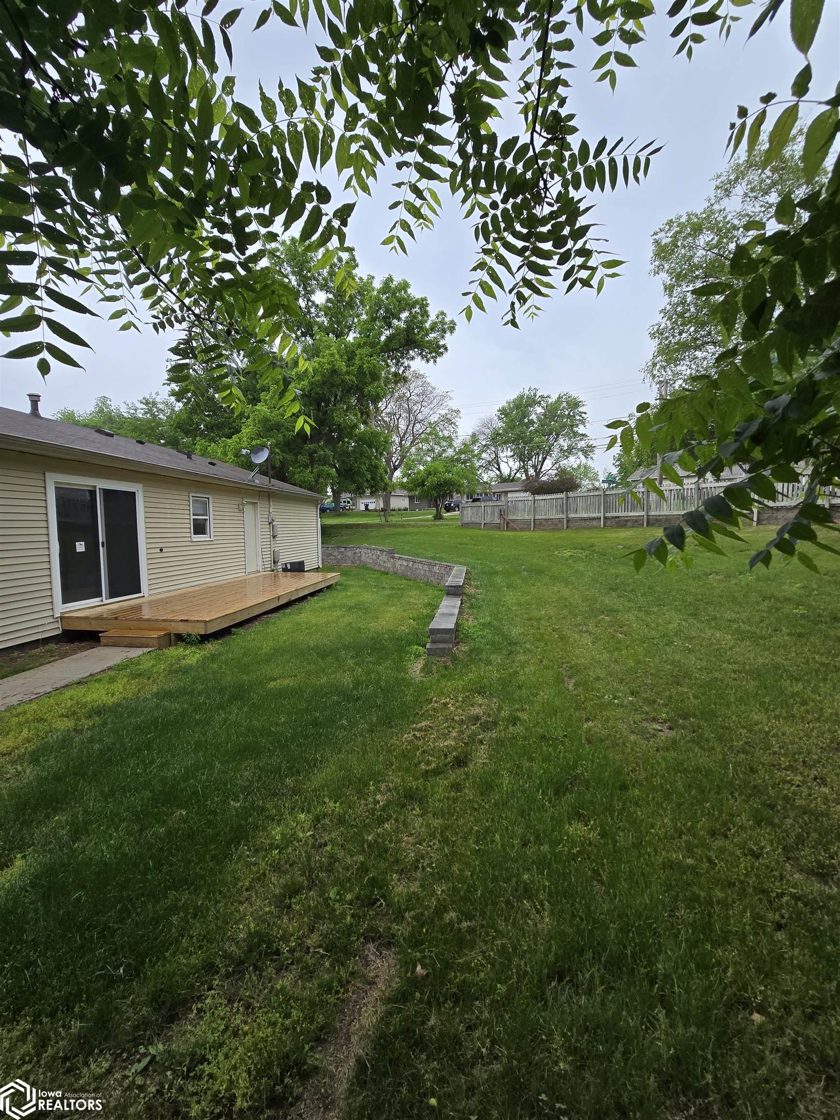 1002 Maywood Drive, Oskaloosa, Iowa image 28