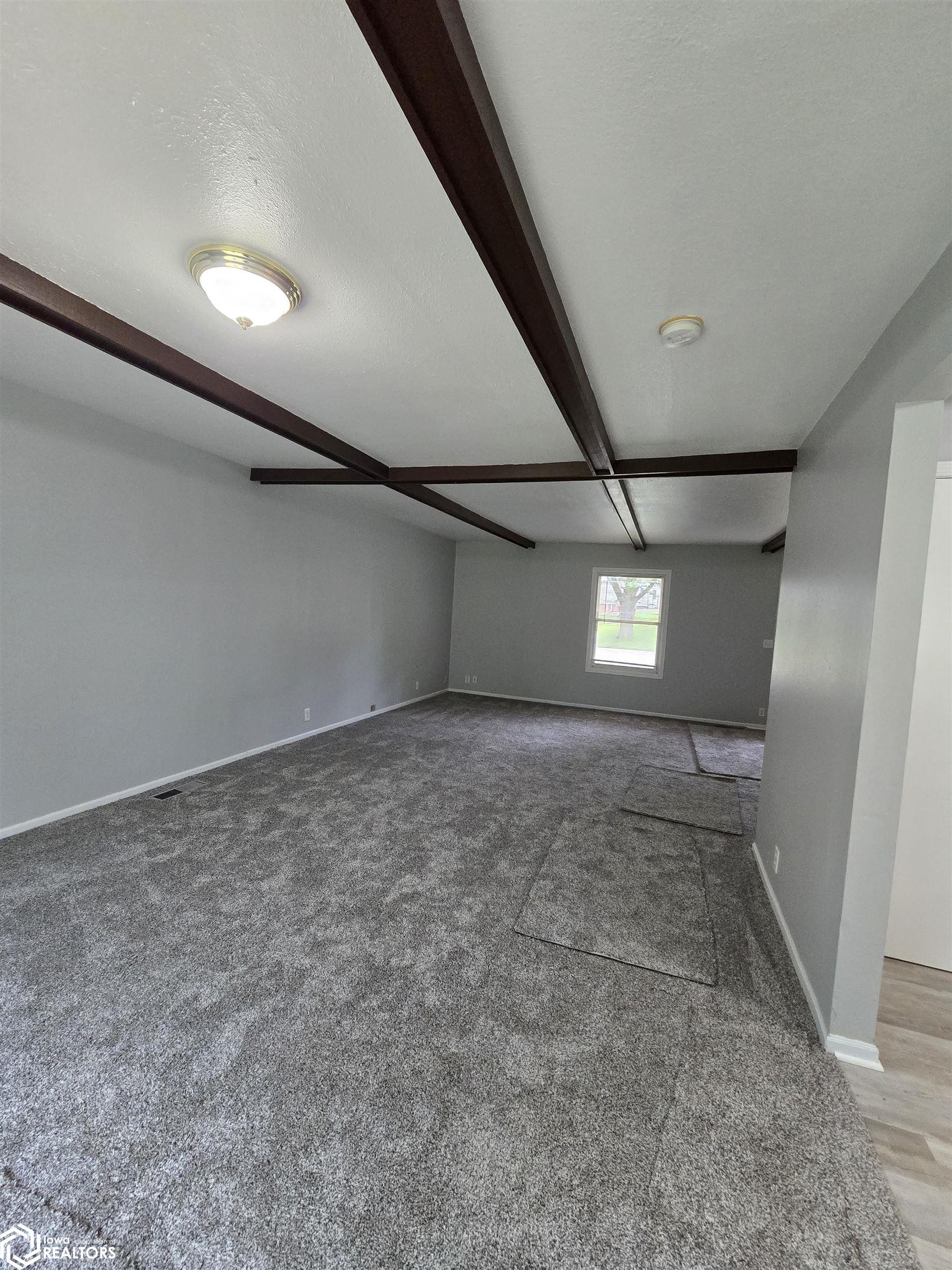 1002 Maywood Drive, Oskaloosa, Iowa image 6