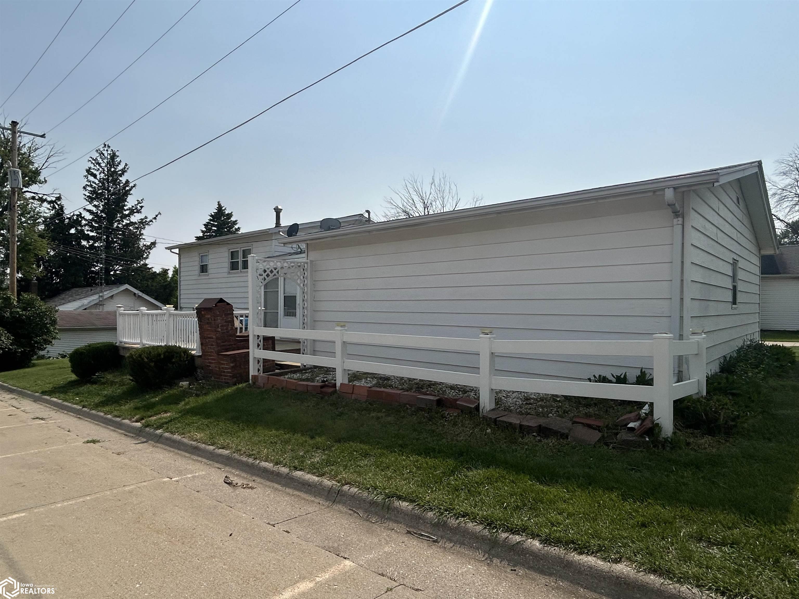 205 Helm Street, Marshalltown, Iowa image 3