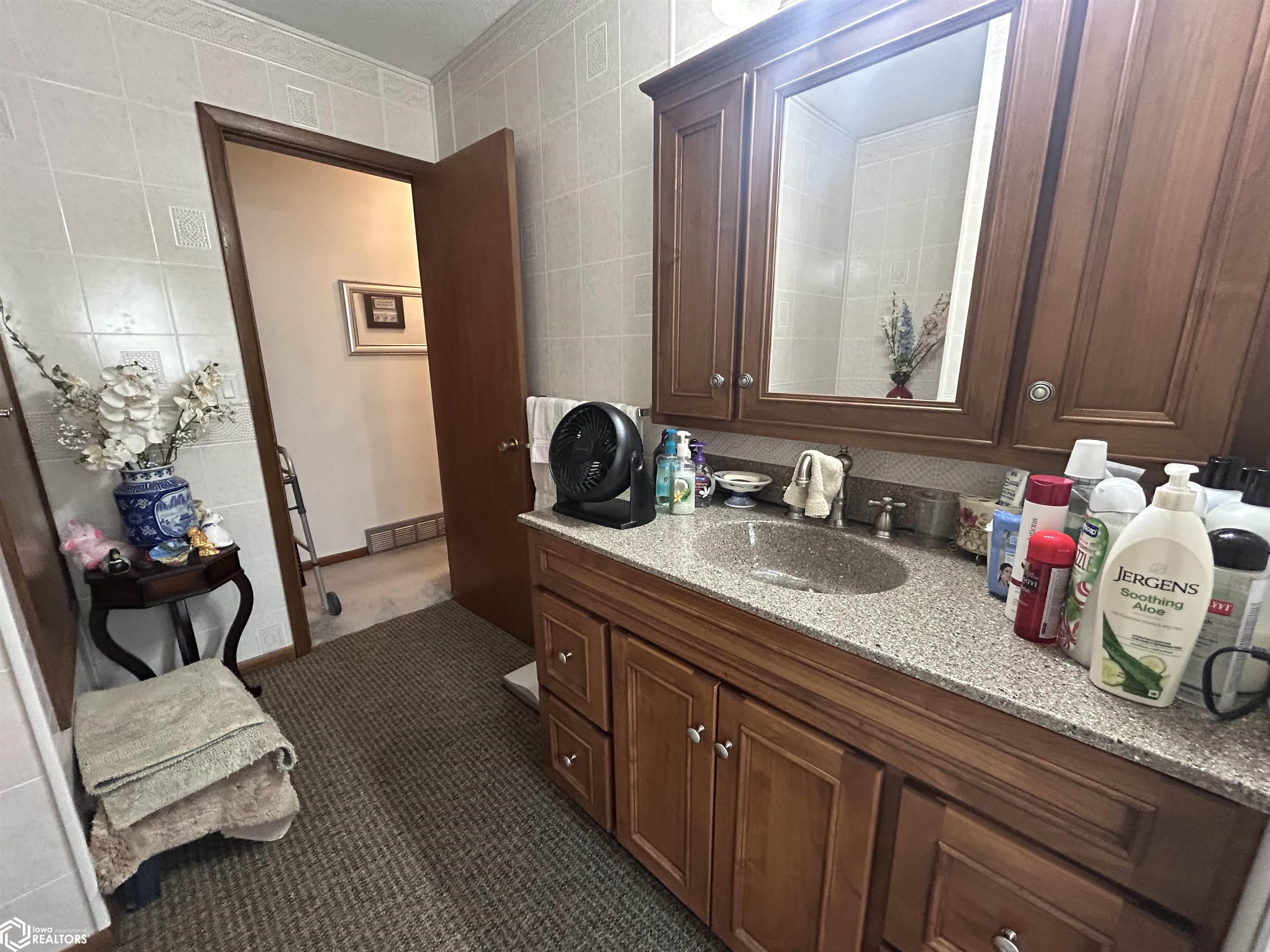 205 Helm Street, Marshalltown, Iowa image 21