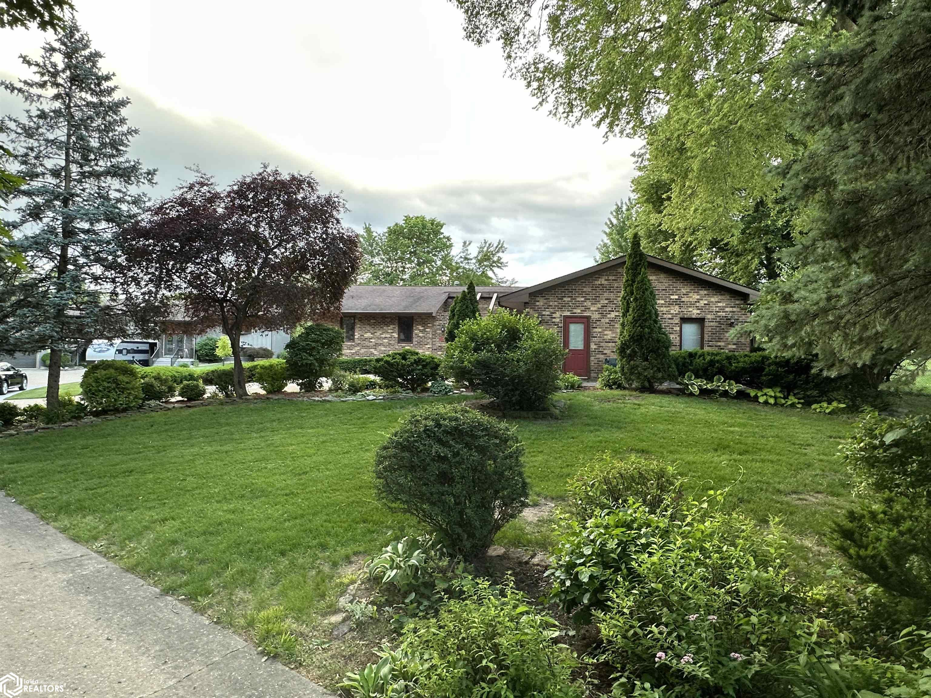 1 Golf Court, Burlington, Iowa image 1