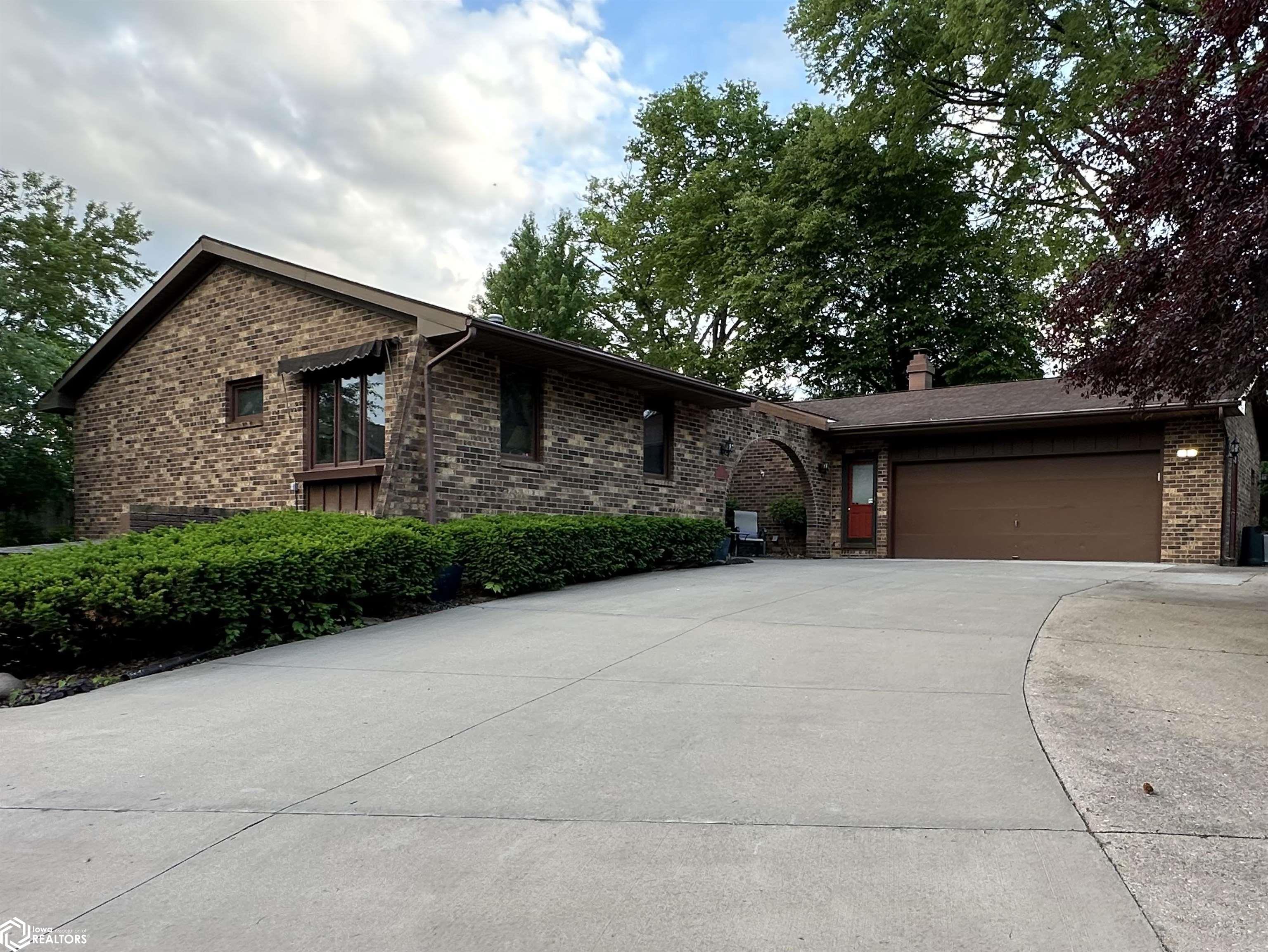 1 Golf Court, Burlington, Iowa image 2