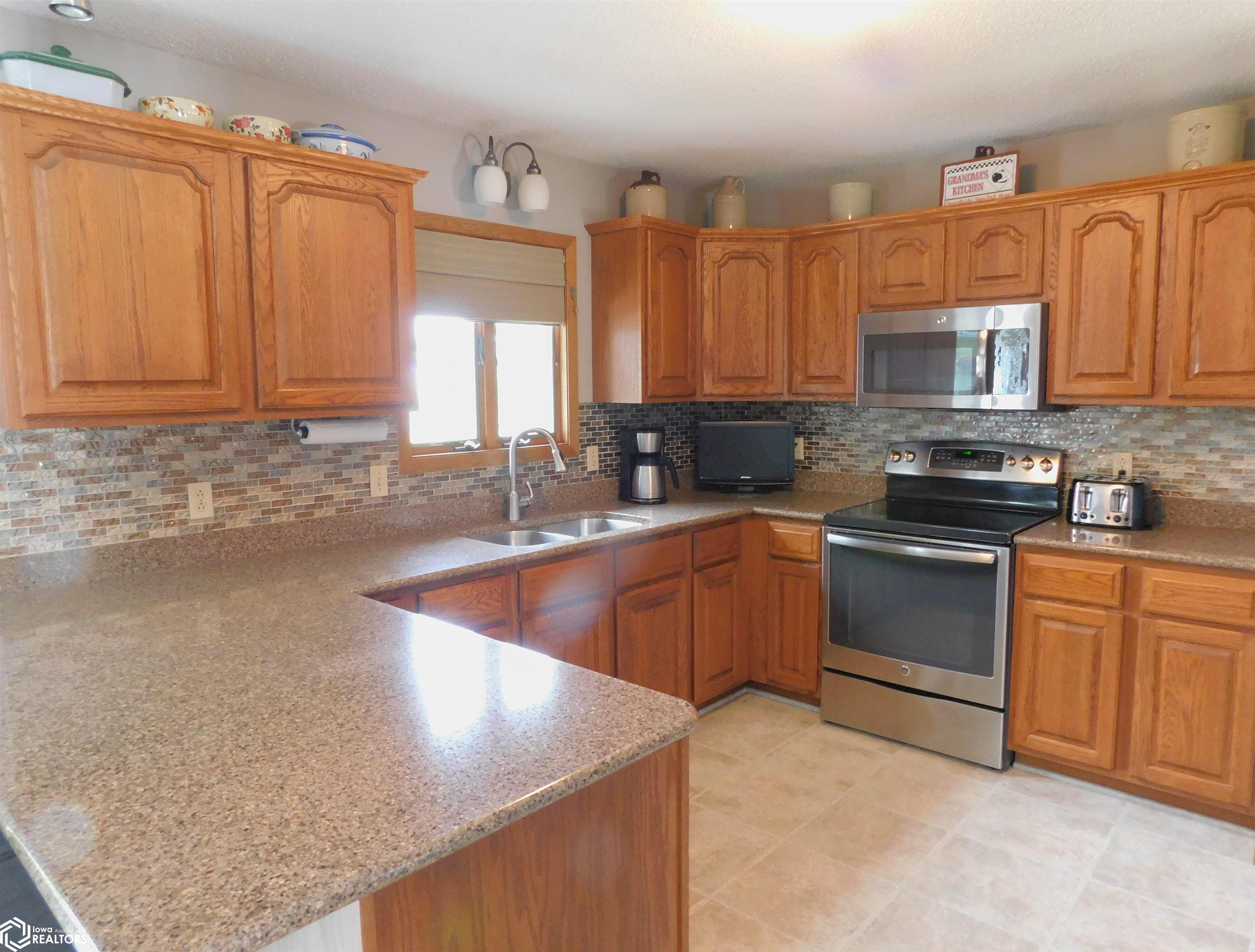 2201 Bel Aire Drive, Denison, Iowa image 4