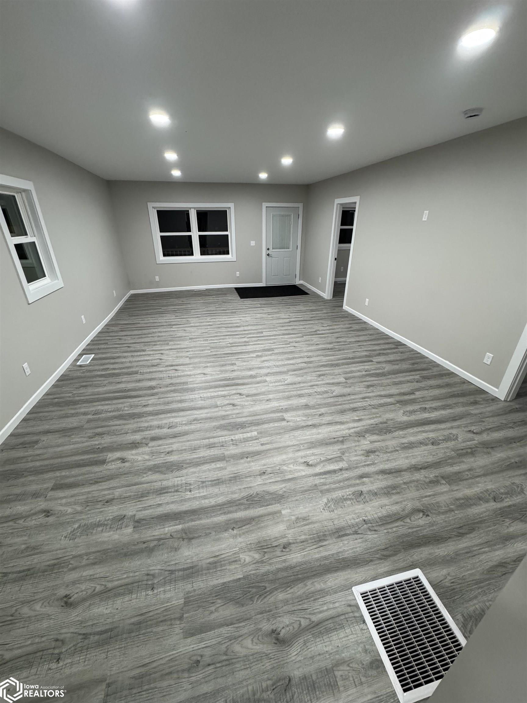305 N Walnut Street, Creston, Iowa image 2