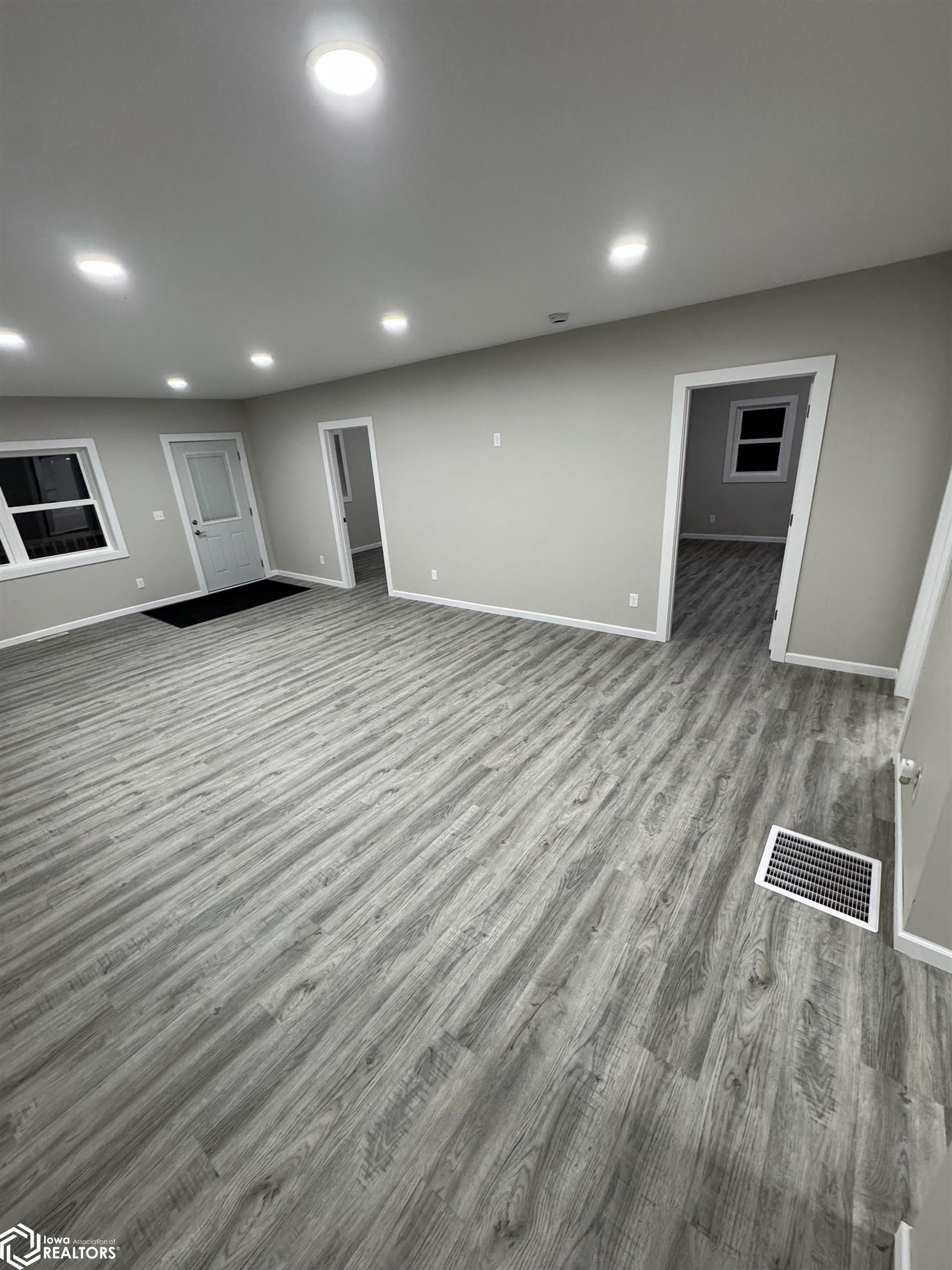 305 N Walnut Street, Creston, Iowa image 3