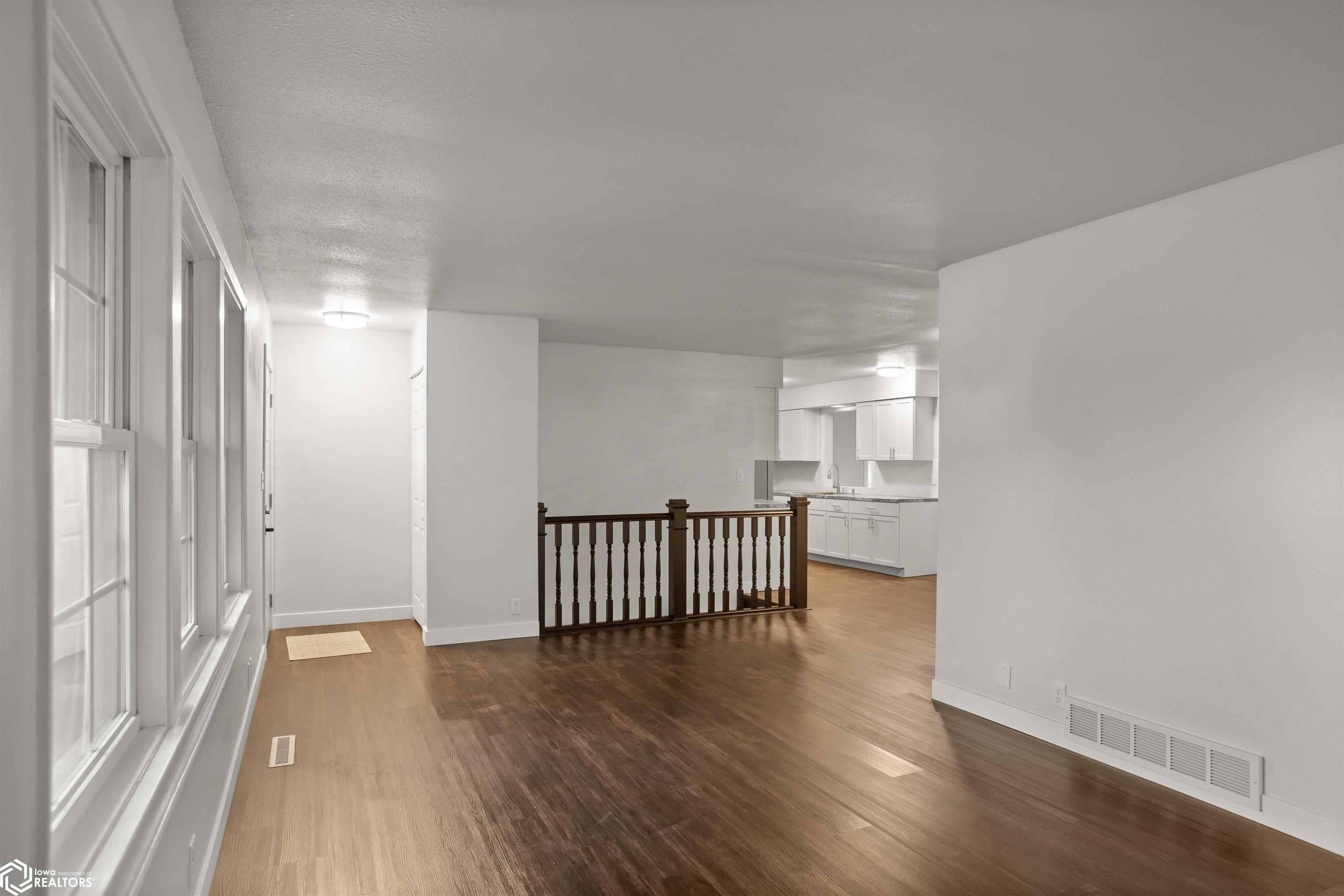 817 Roberts Terrace, Marshalltown, Iowa image 4