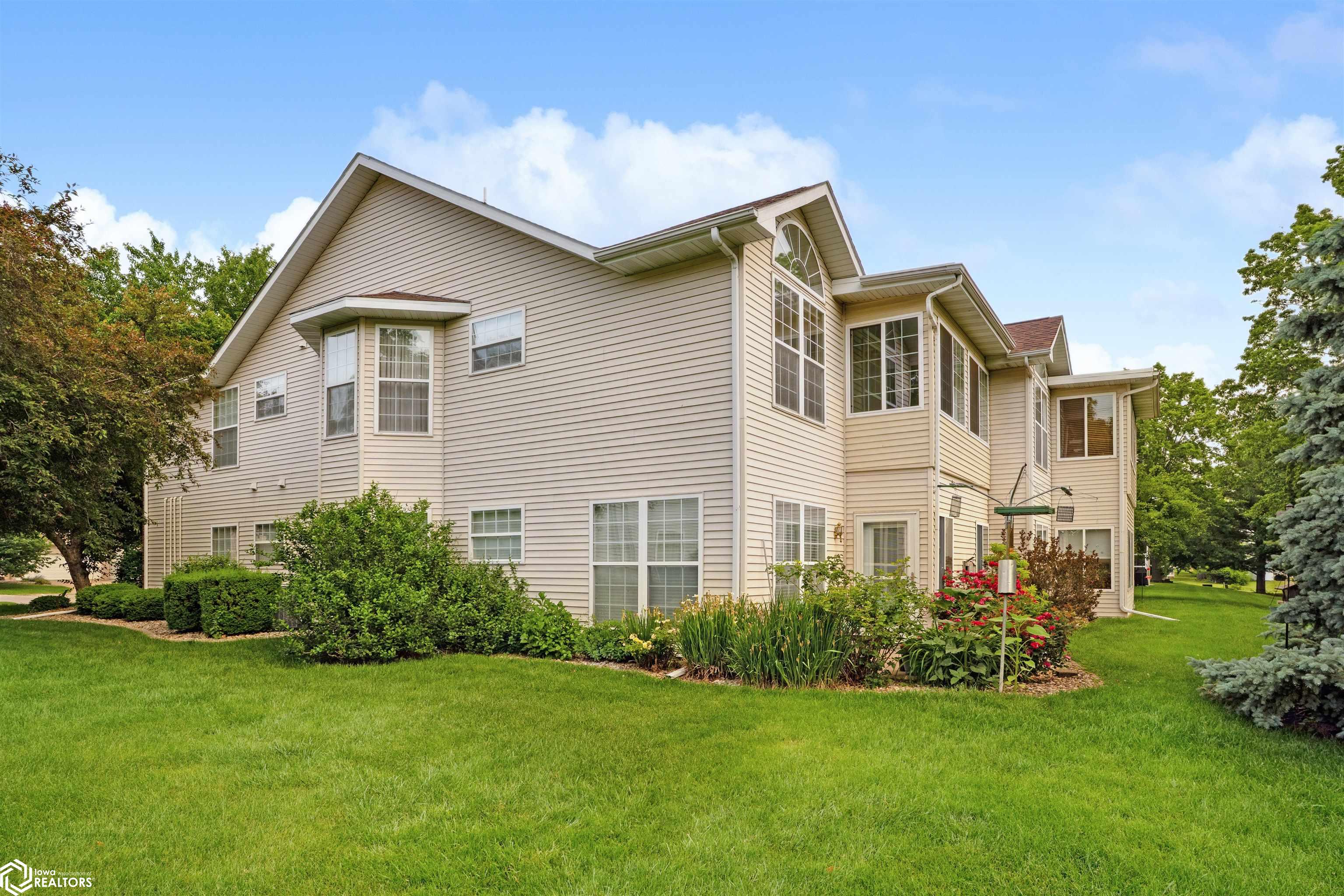 1408 Orchard Meadow Drive #D, Burlington, Iowa image 2