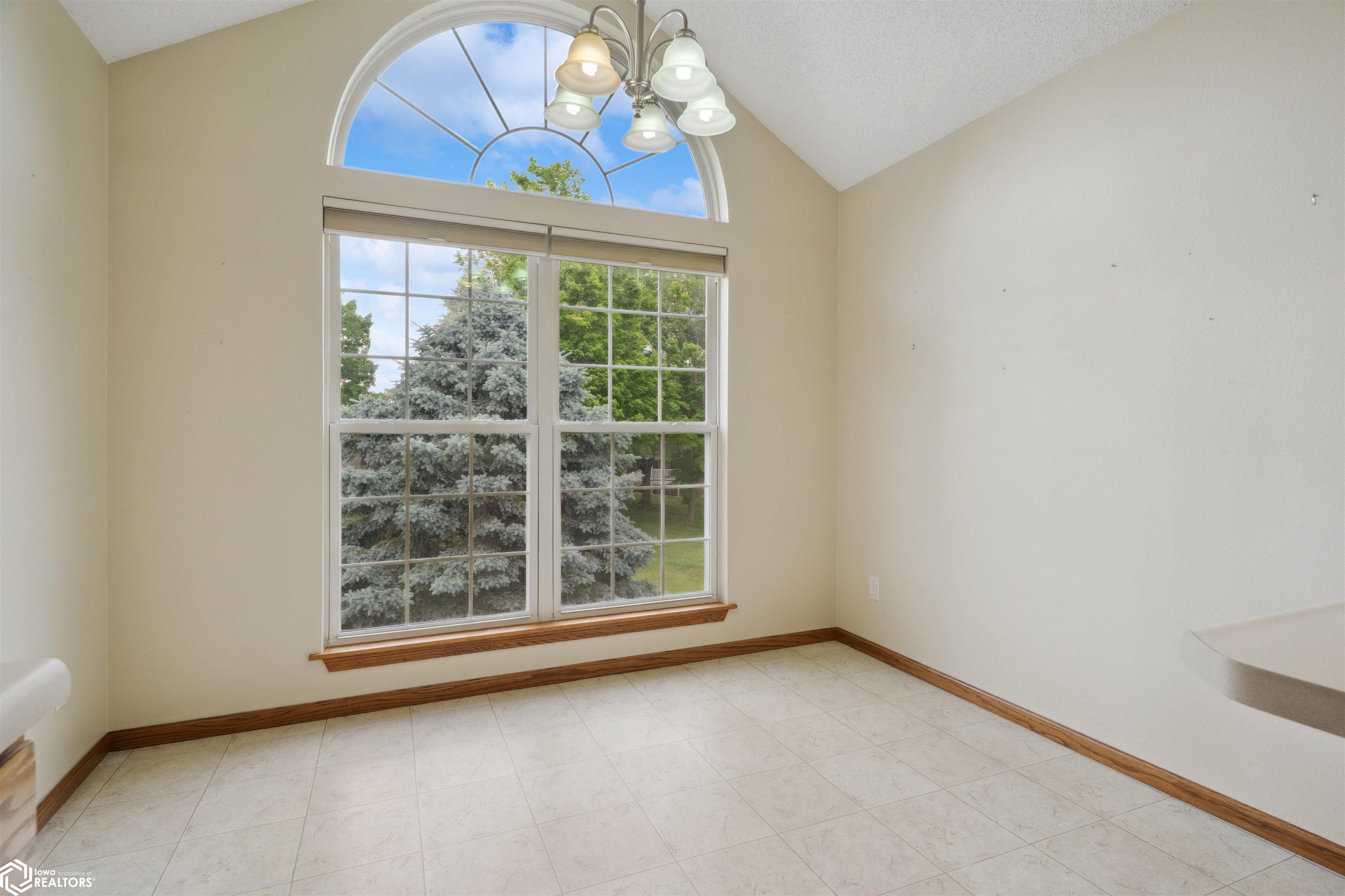 1408 Orchard Meadow Drive #D, Burlington, Iowa image 12