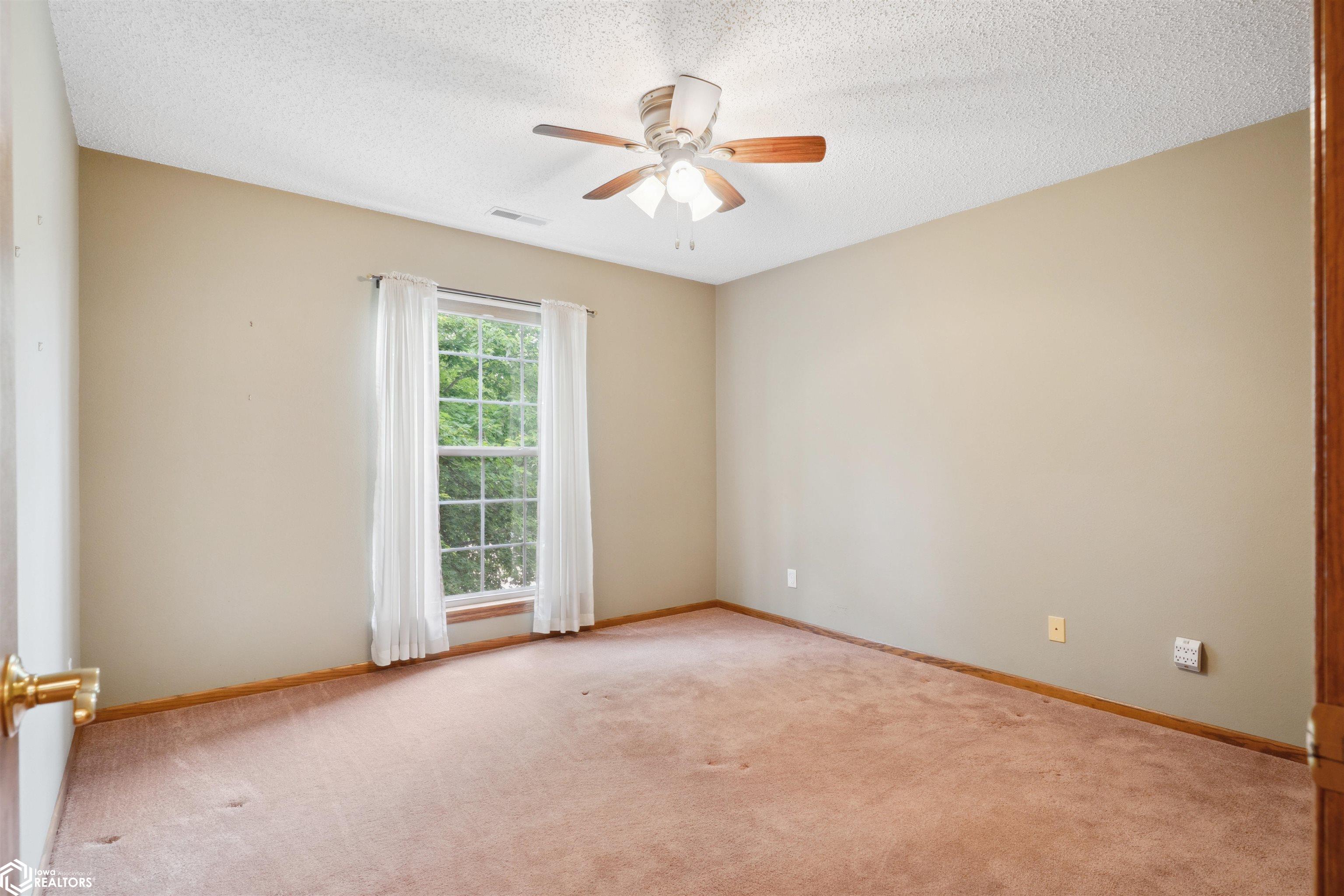 1408 Orchard Meadow Drive #D, Burlington, Iowa image 15