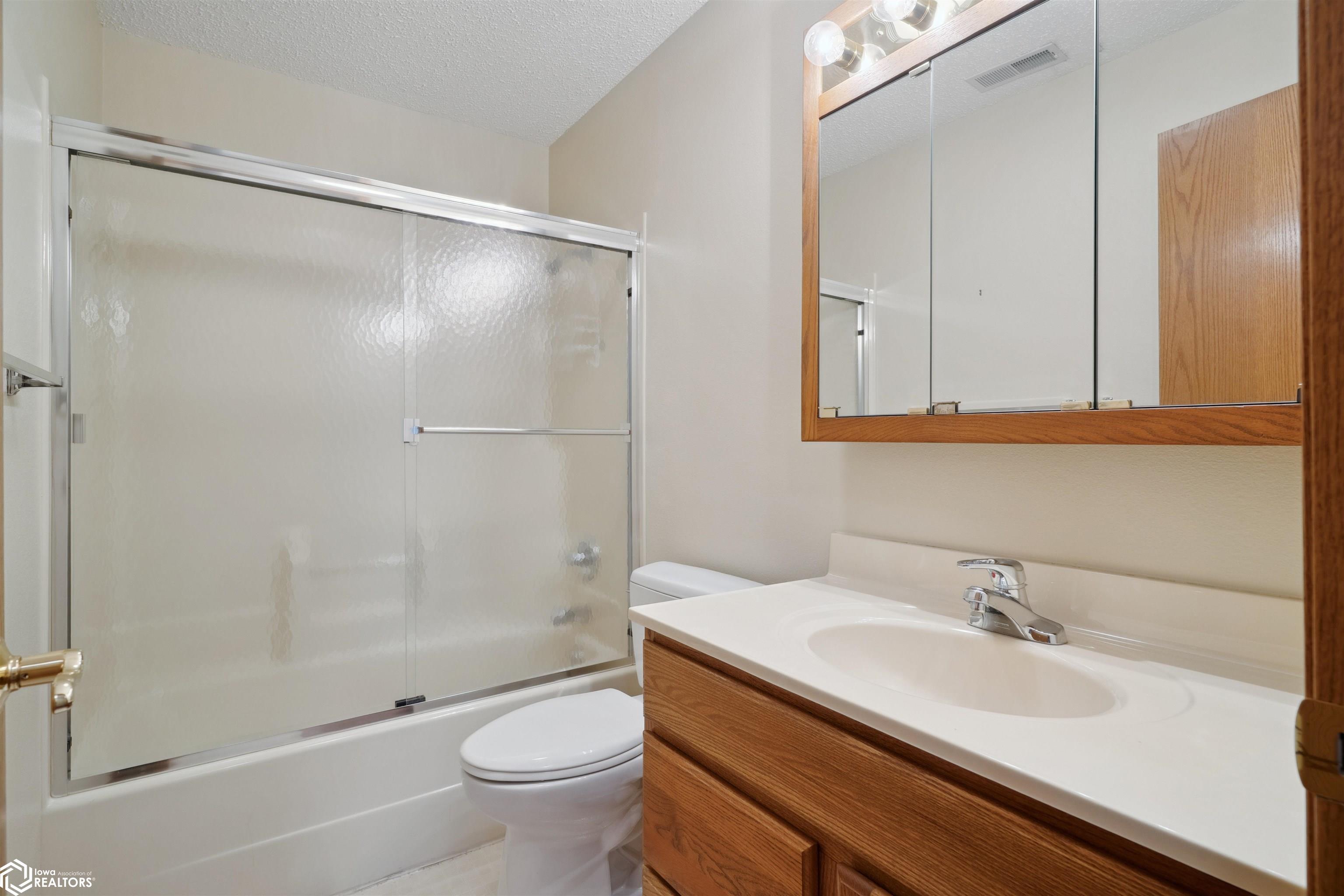 1408 Orchard Meadow Drive #D, Burlington, Iowa image 18