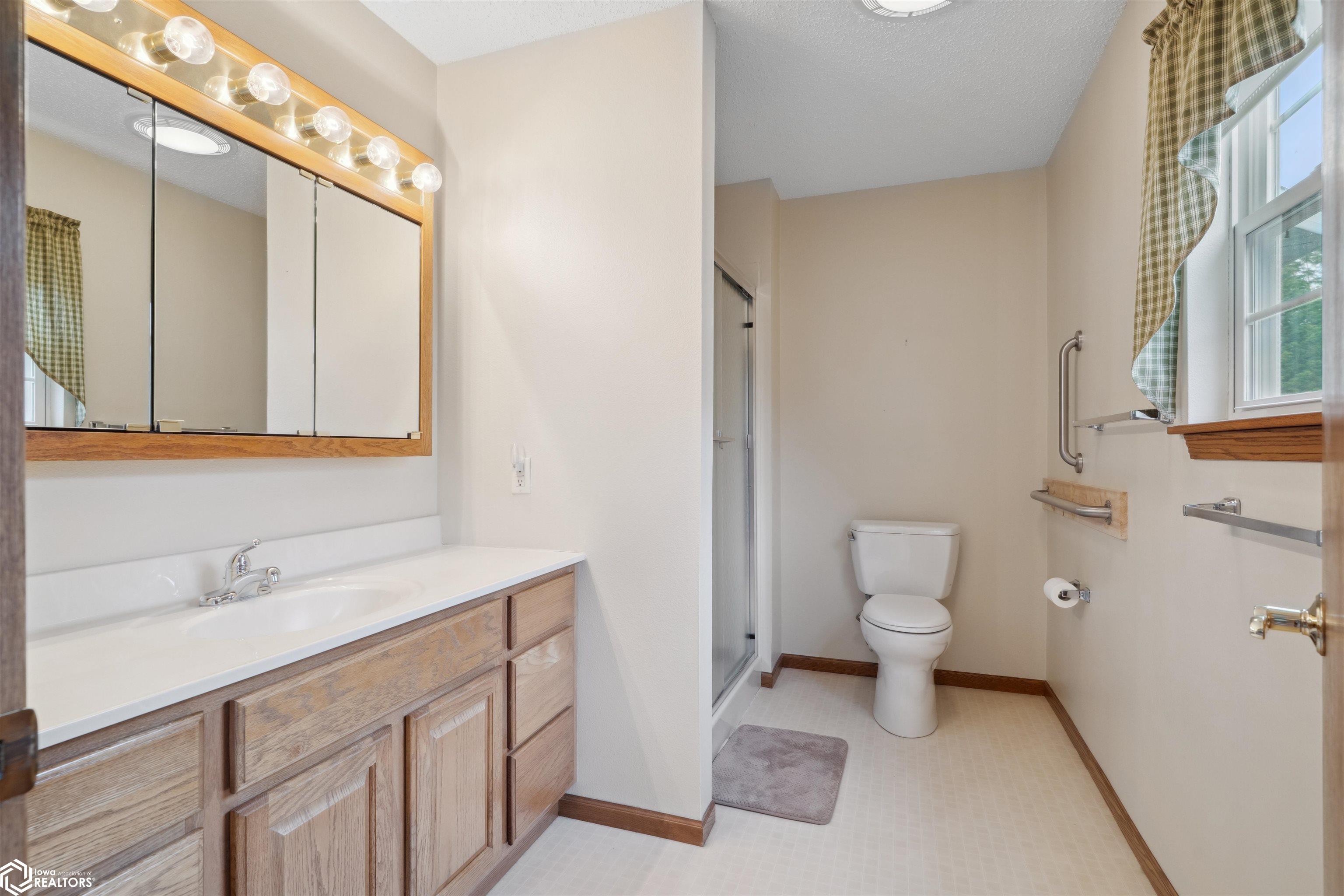 1408 Orchard Meadow Drive #D, Burlington, Iowa image 21