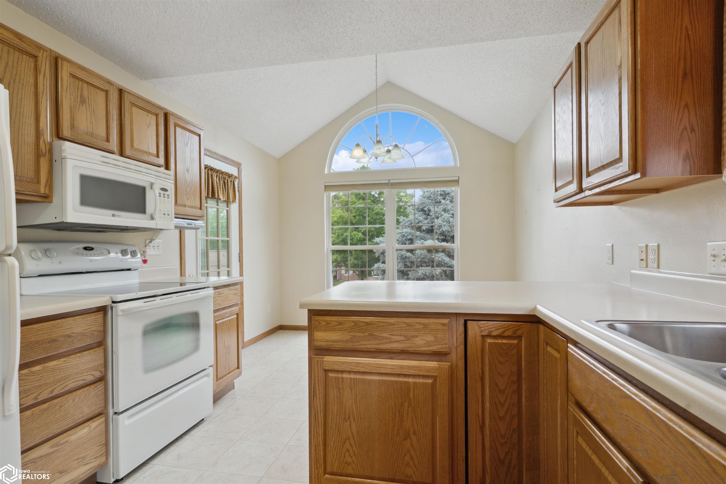 1408 Orchard Meadow Drive #D, Burlington, Iowa image 9