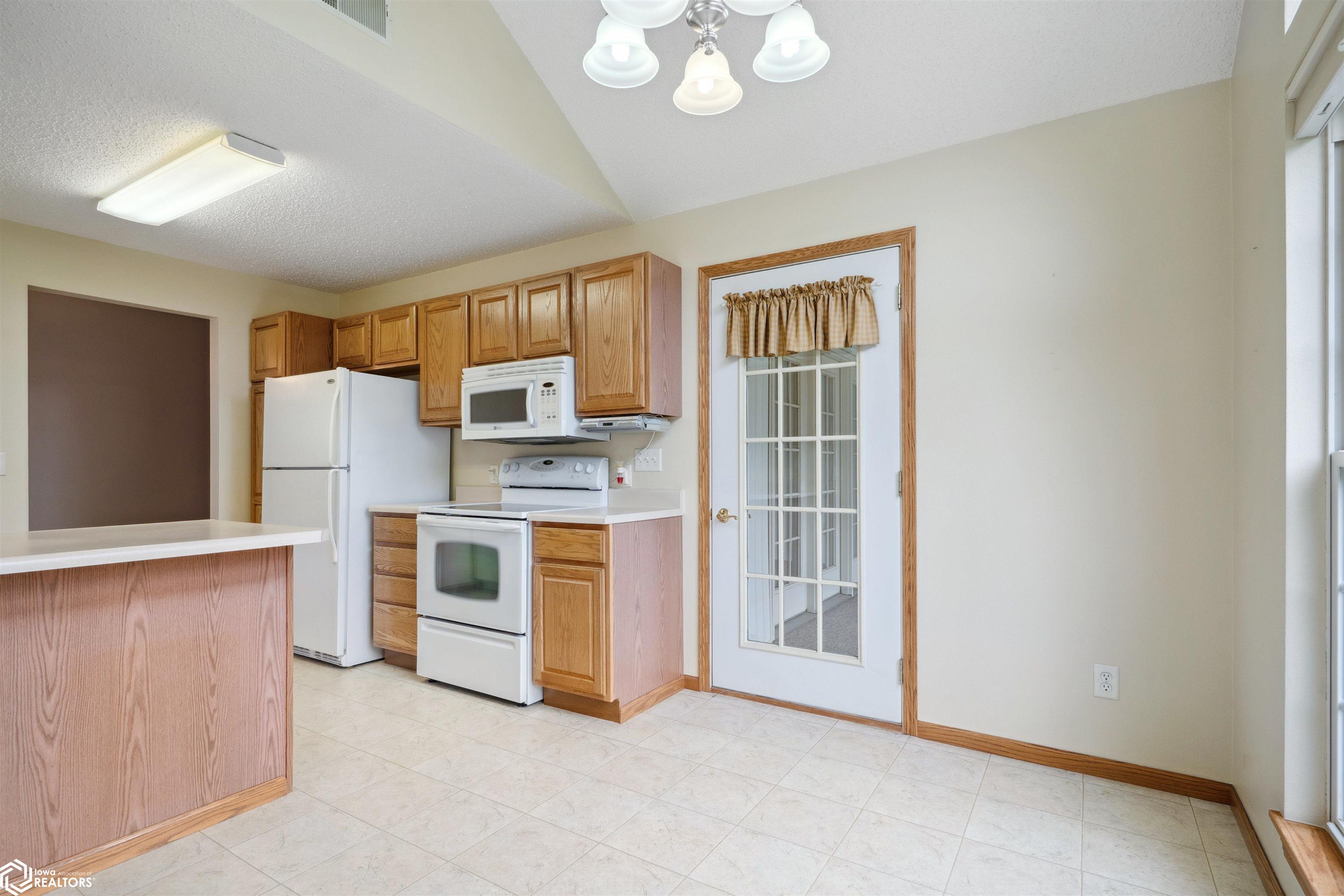 1408 Orchard Meadow Drive #D, Burlington, Iowa image 10