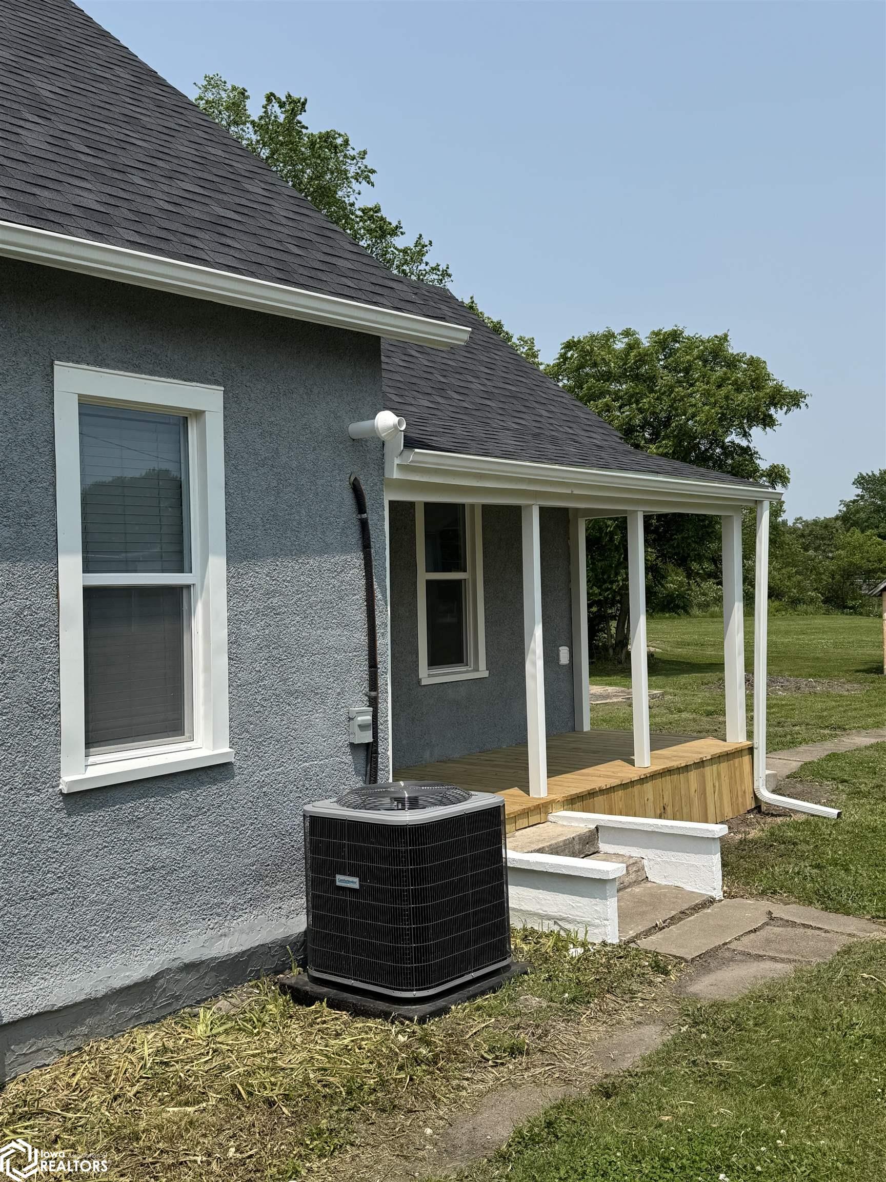 808 S Clinton Street, Albia, Iowa image 3