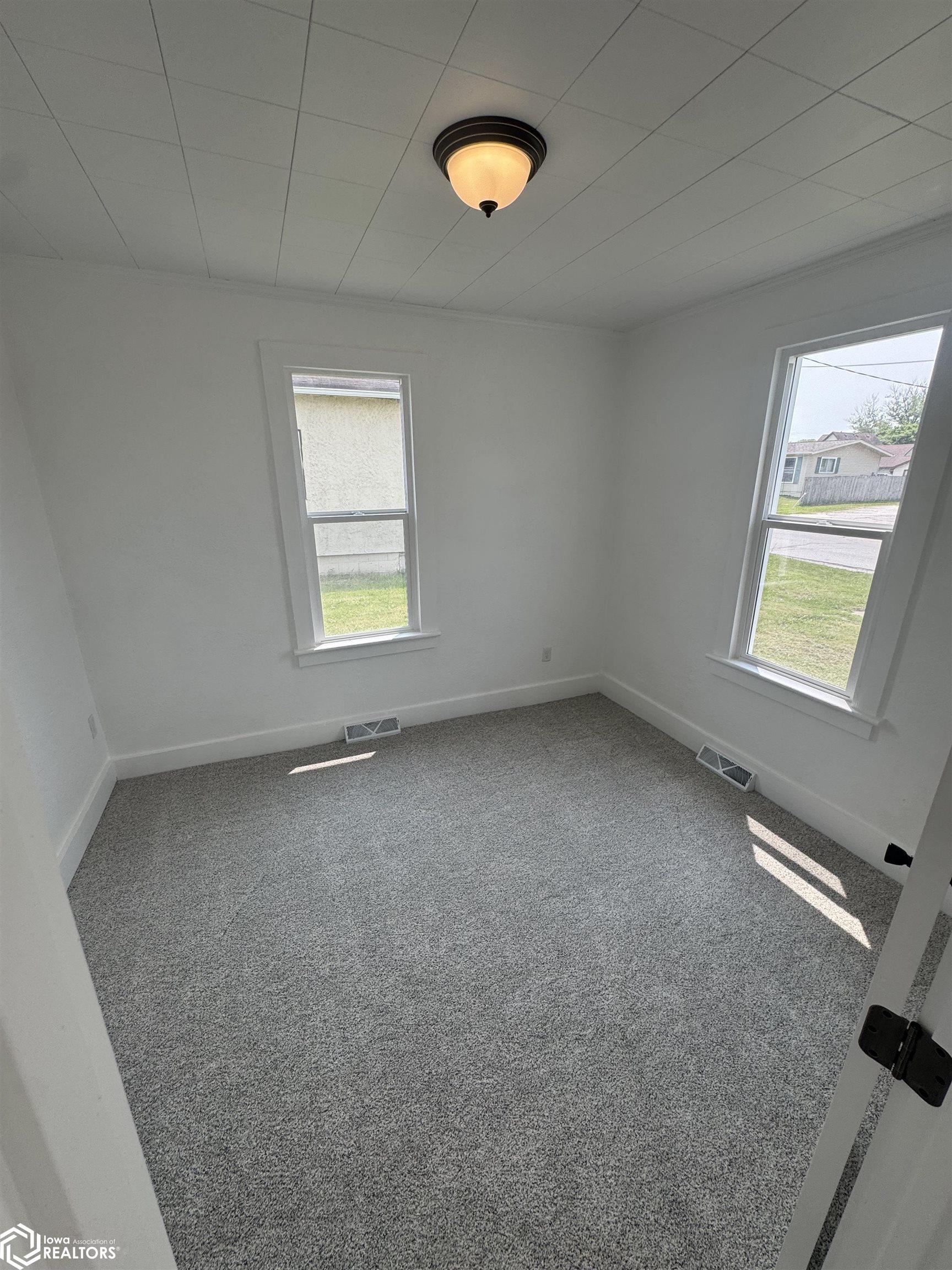 808 S Clinton Street, Albia, Iowa image 5