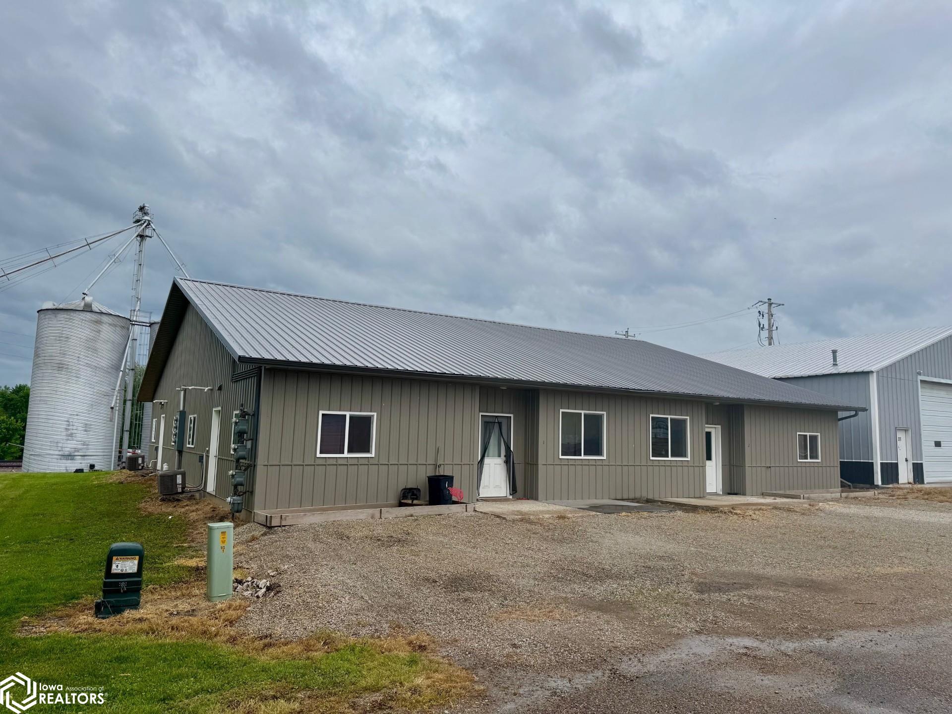 205 Collins Street, Batavia, Iowa image 2