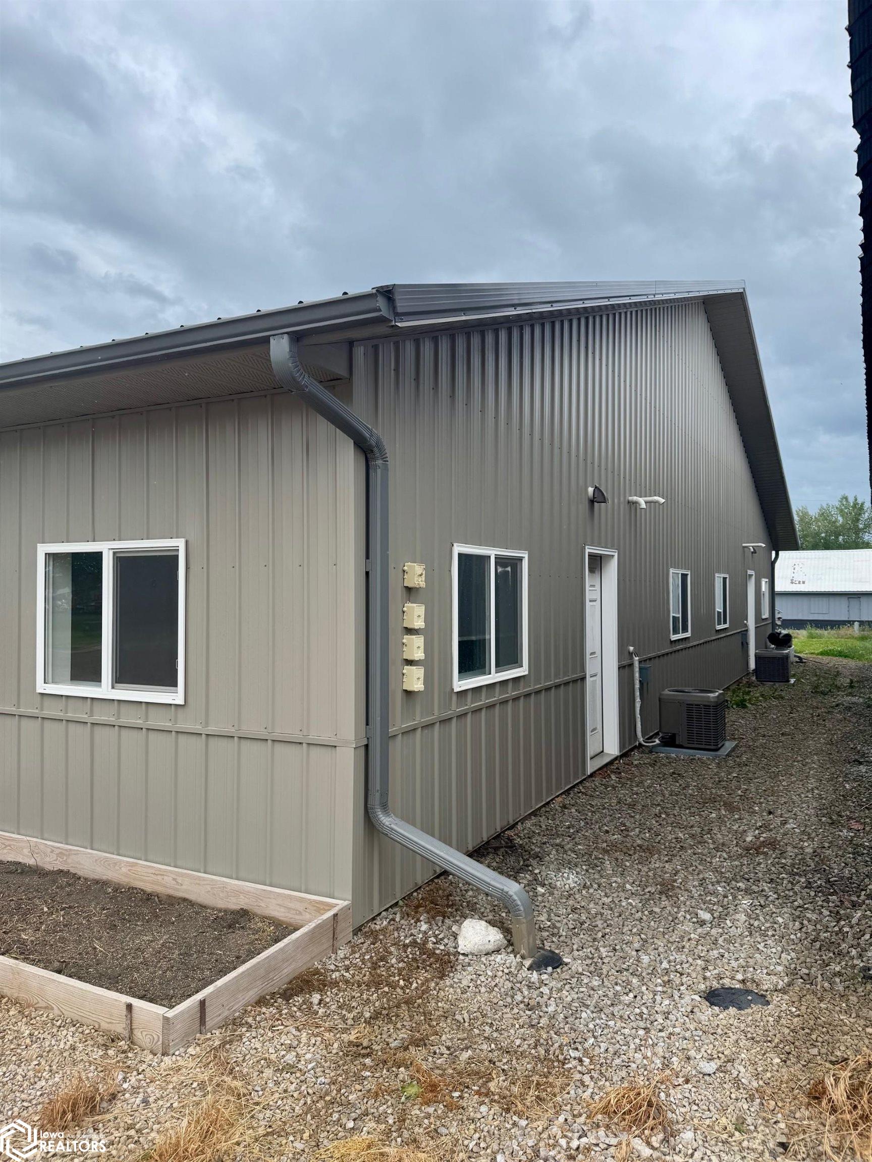 205 Collins Street, Batavia, Iowa image 3