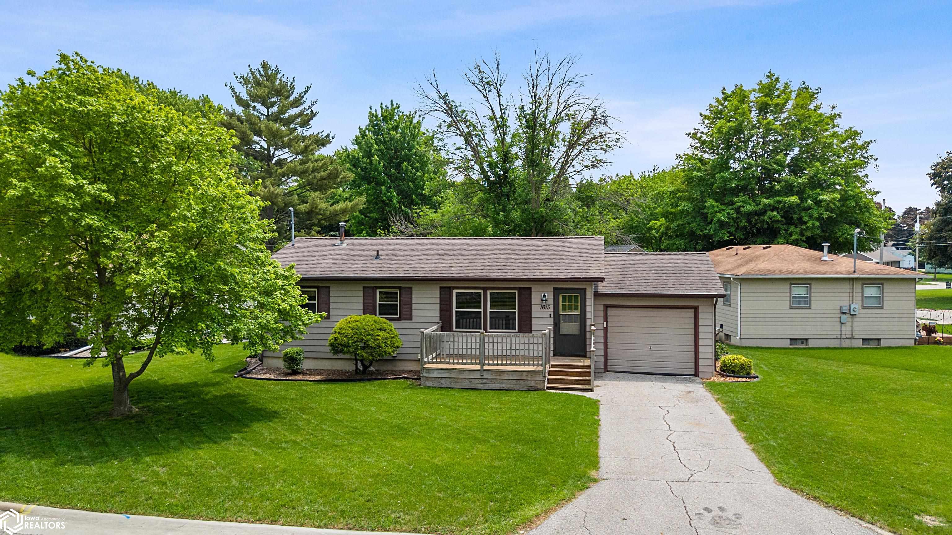 1615 W 7th Ave N, Clear Lake, Iowa image 1