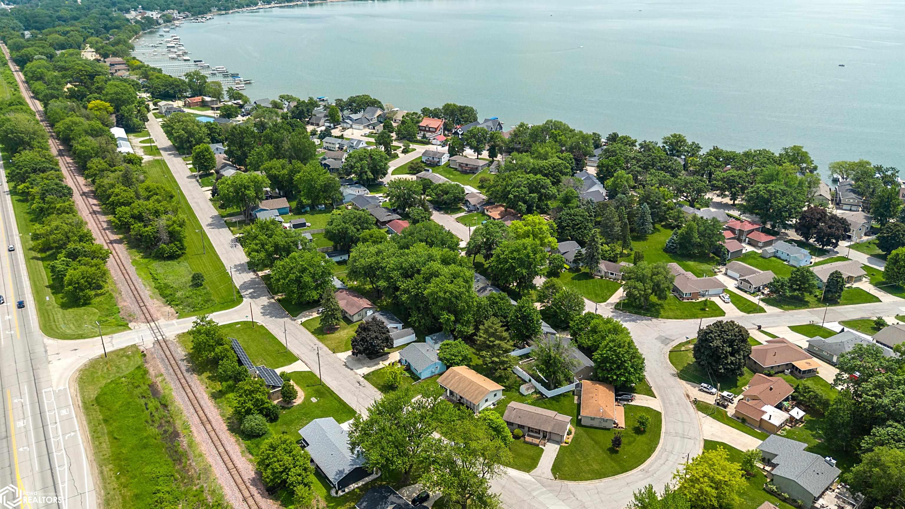1615 W 7th Ave N, Clear Lake, Iowa image 15