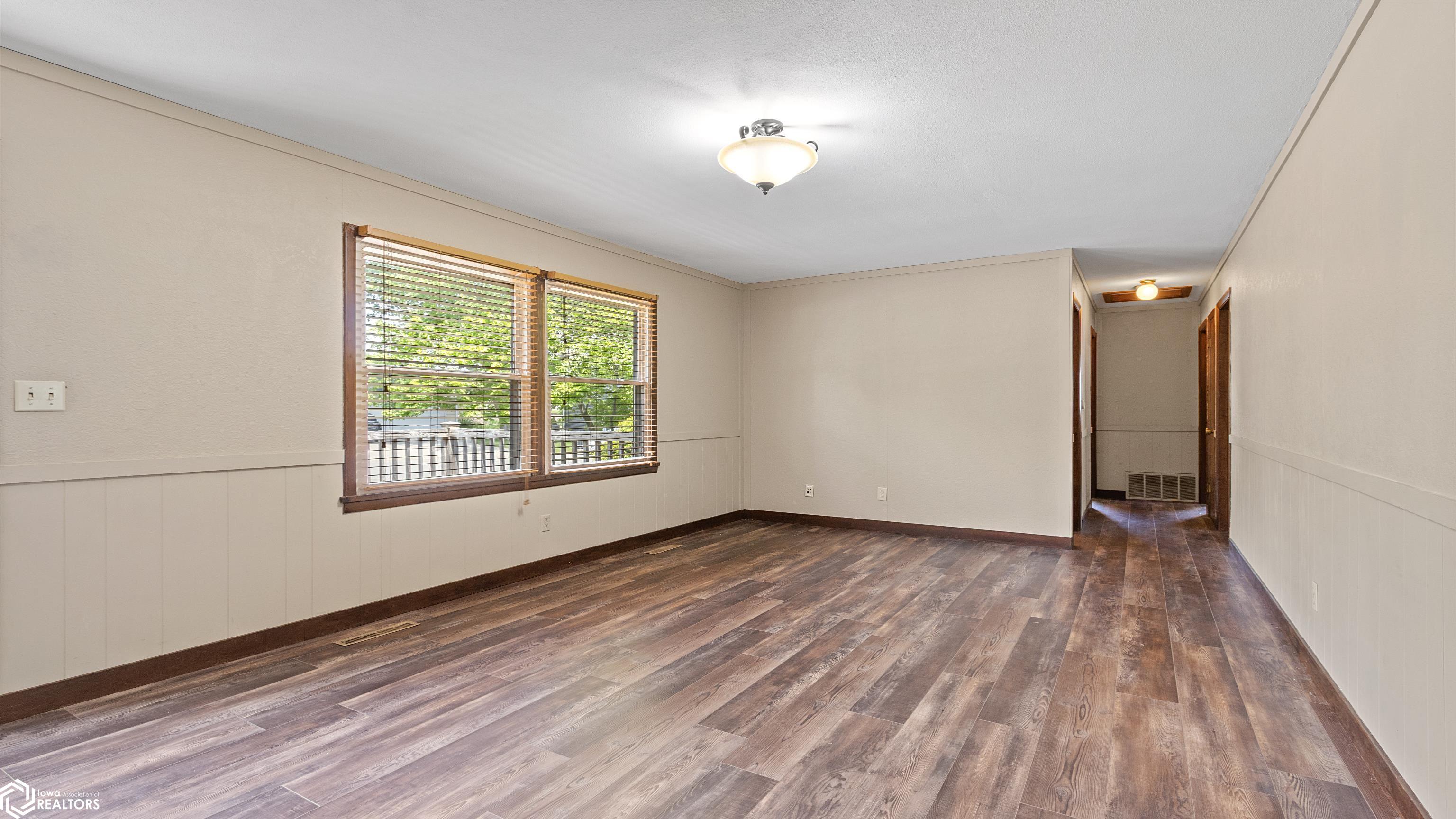 1615 W 7th Ave N, Clear Lake, Iowa image 3