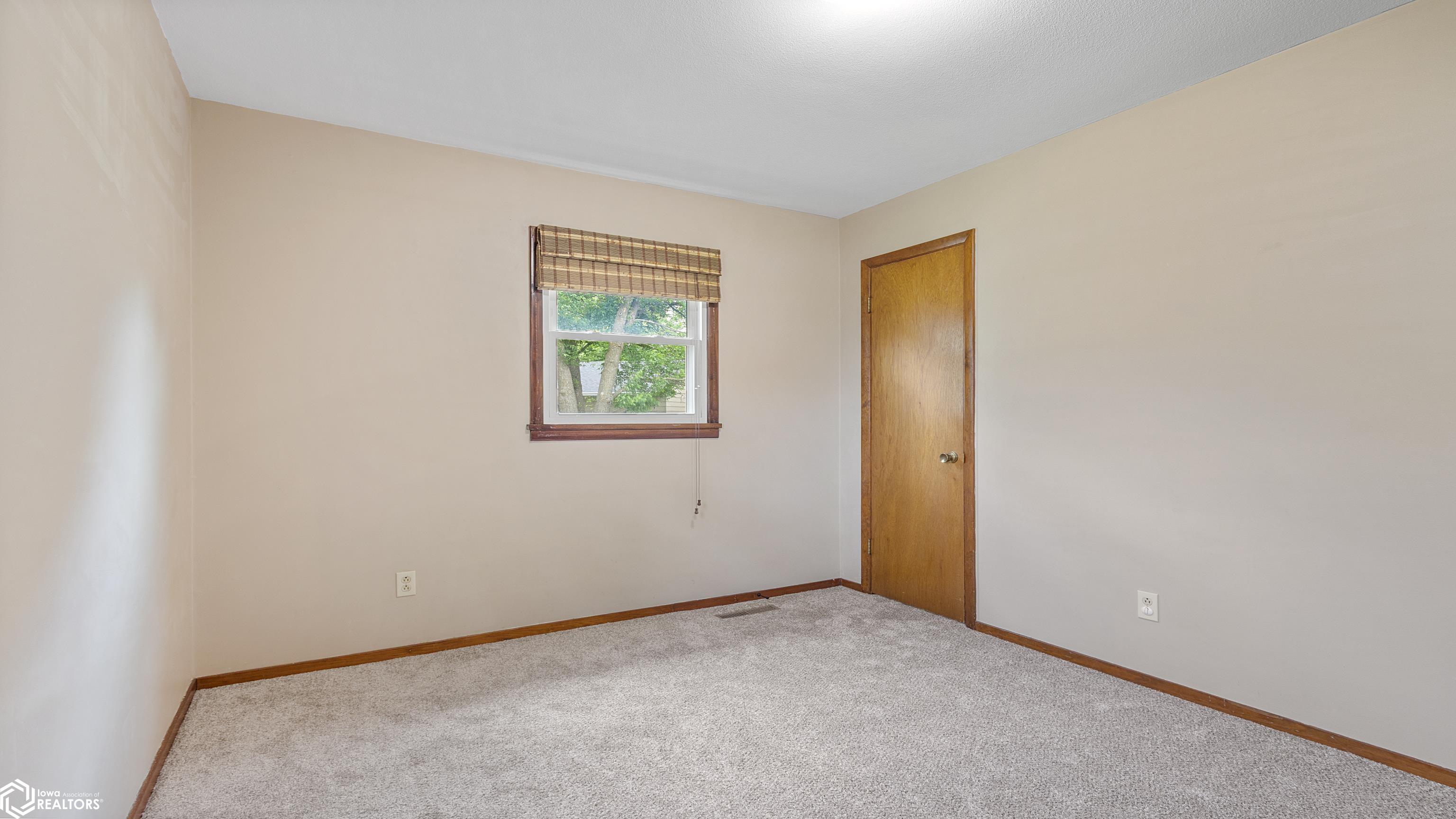 1615 W 7th Ave N, Clear Lake, Iowa image 8