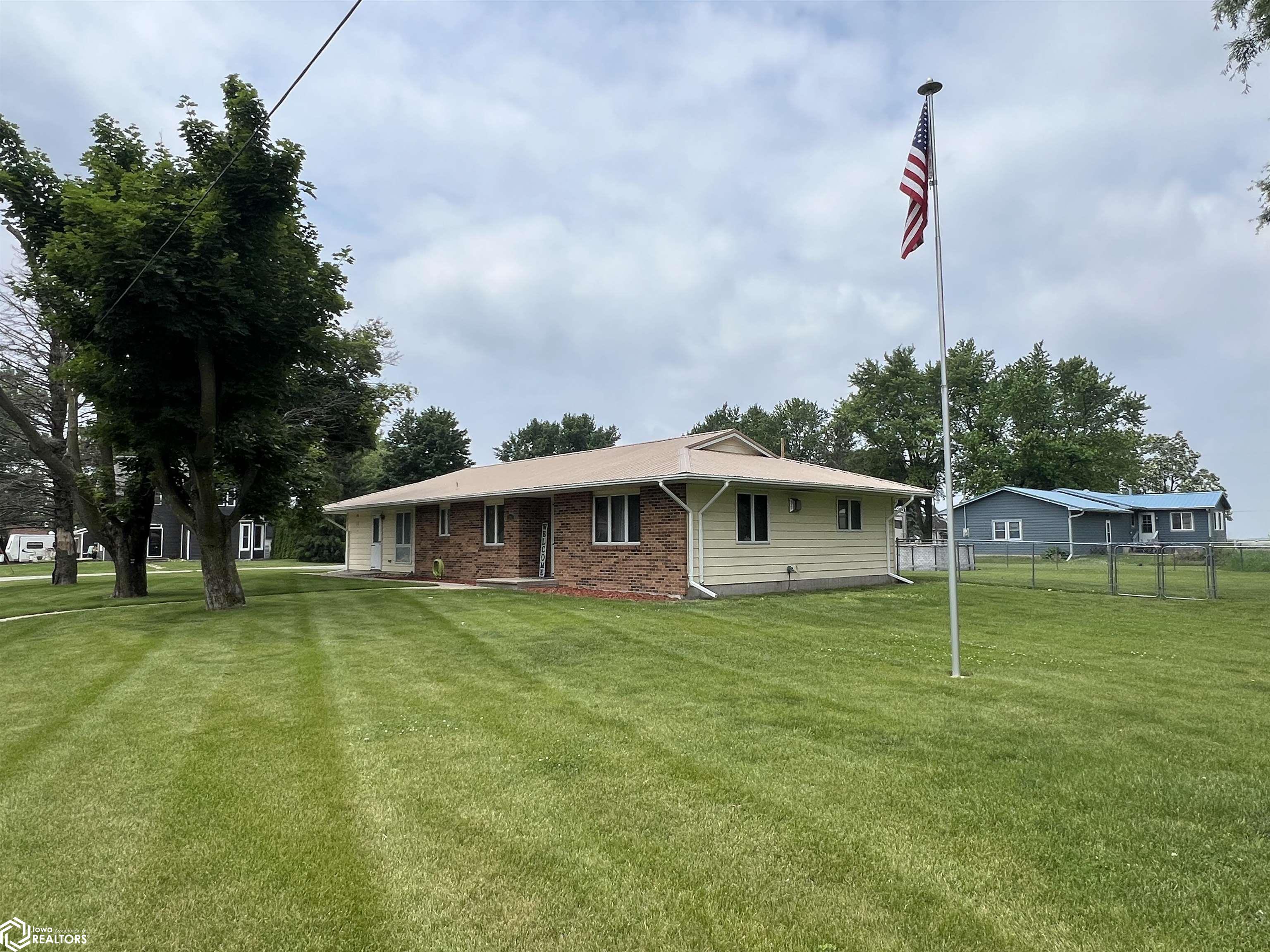 204 W 4th Street, Packwood, Iowa image 1