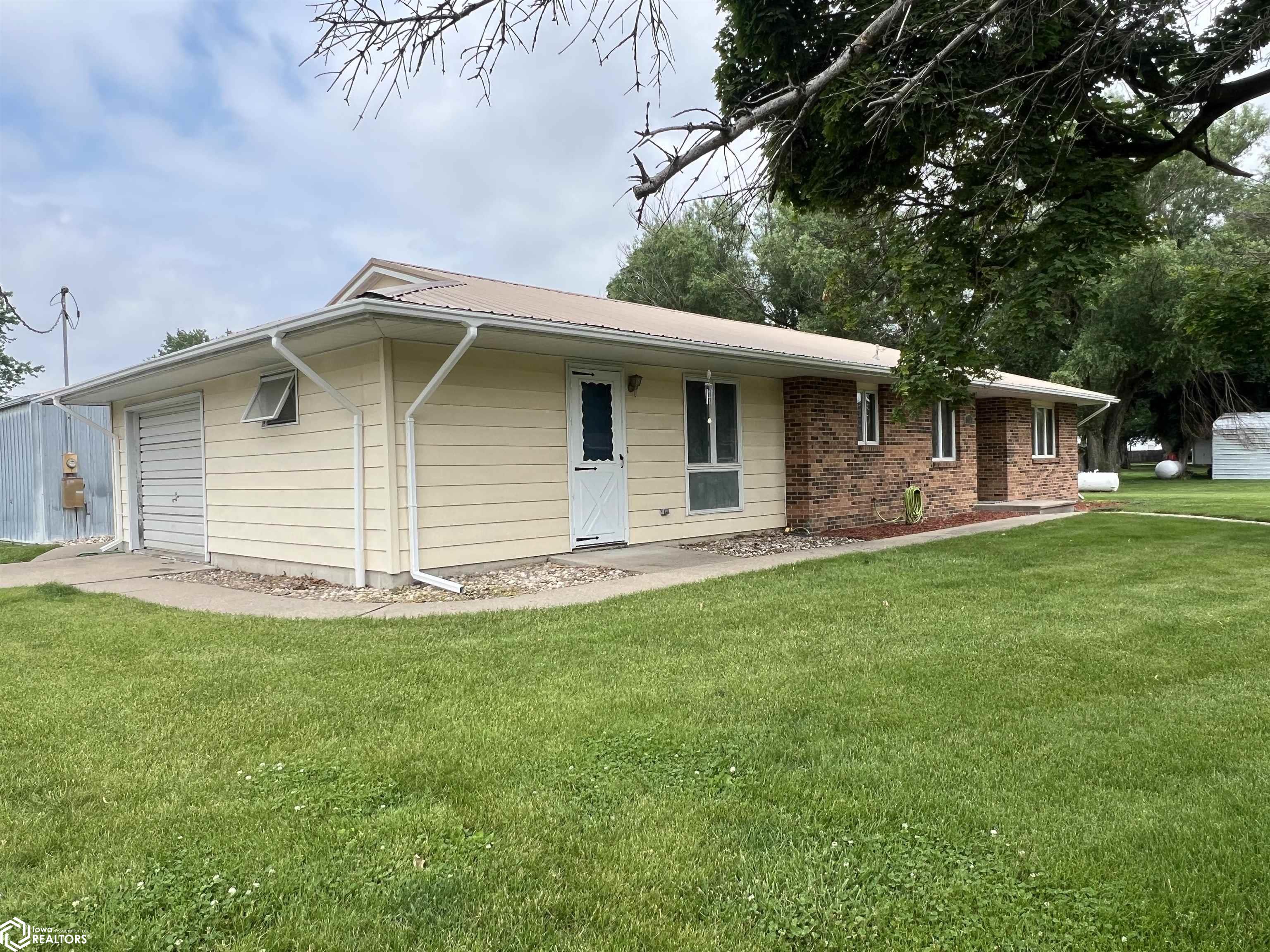 204 W 4th Street, Packwood, Iowa image 4